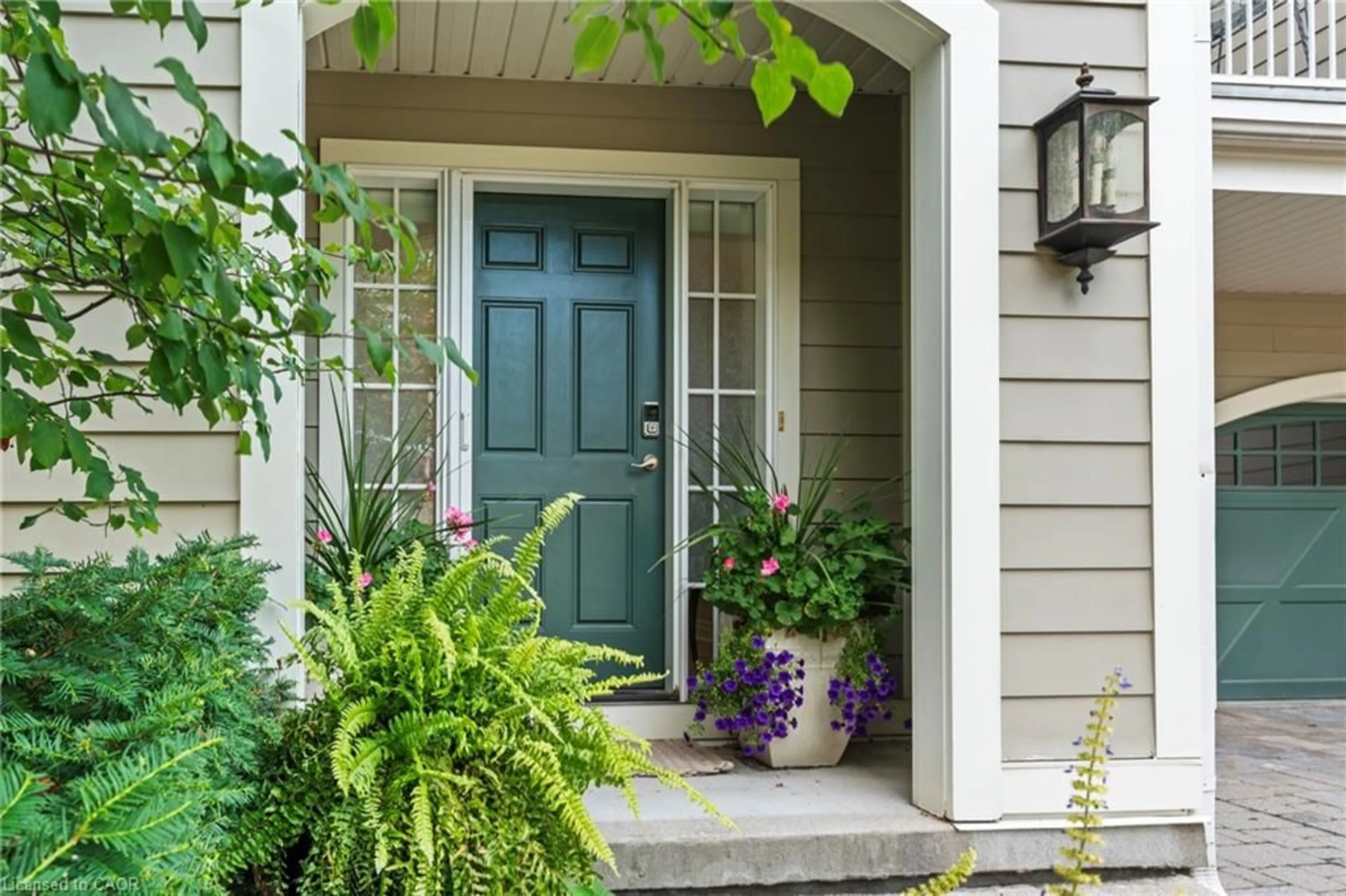 Indoor entryway for 175 Queen St #3, Niagara-on-the-Lake Ontario L0S 1J0