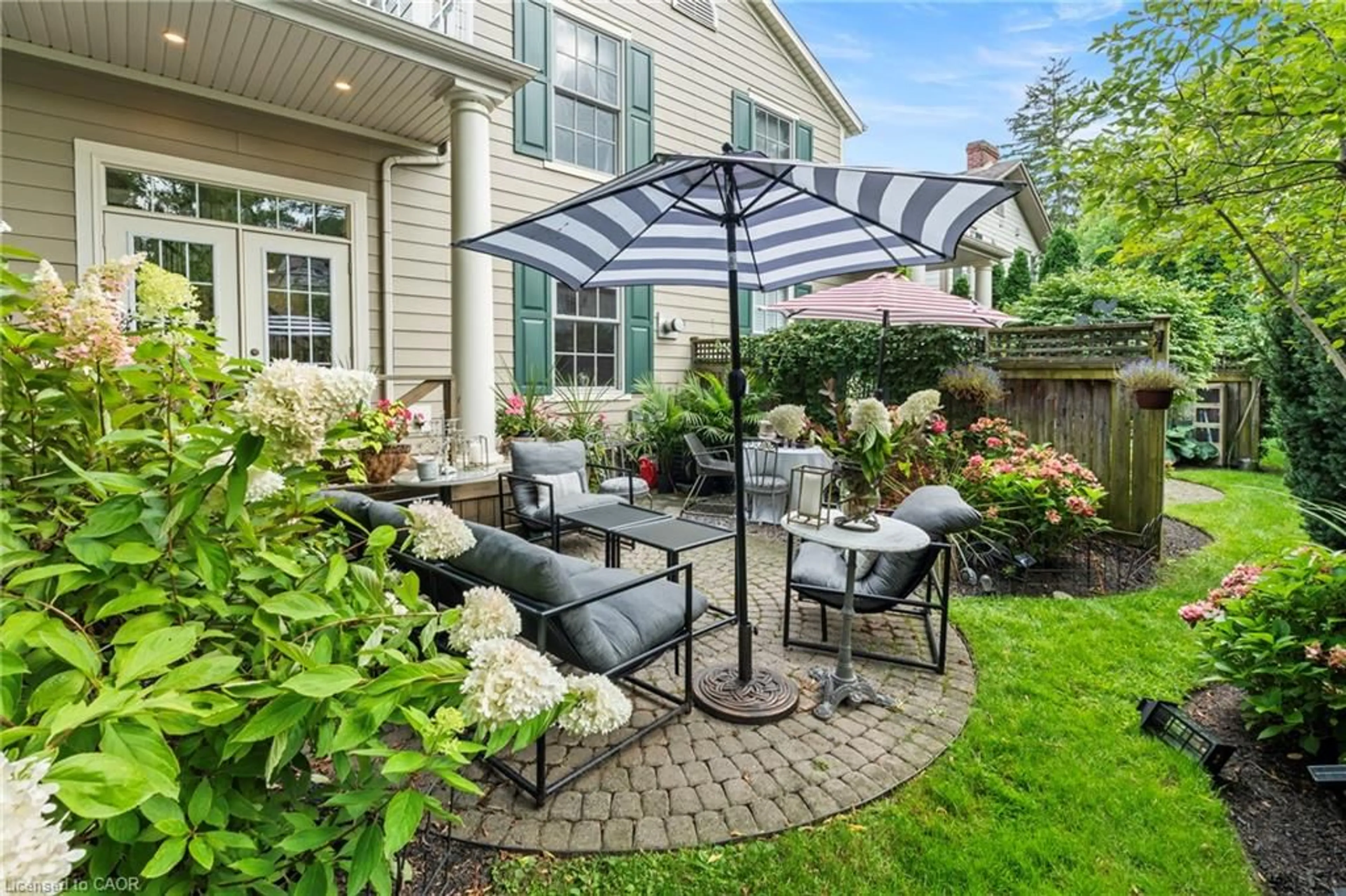 Patio, street for 175 Queen St #3, Niagara-on-the-Lake Ontario L0S 1J0