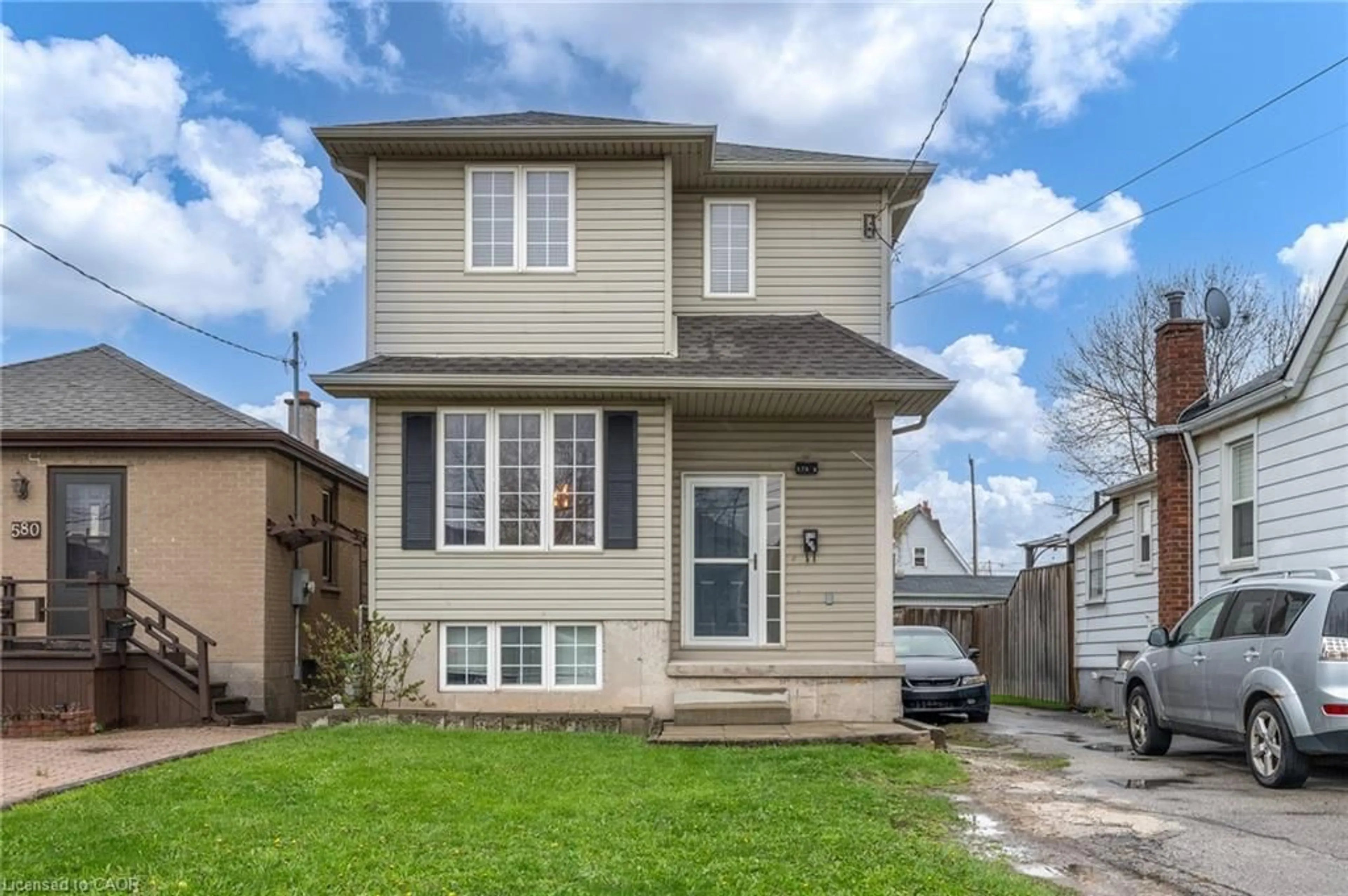 Home with vinyl exterior material, street for 578 1/2 Barnaby St, Hamilton Ontario L8H 6T9