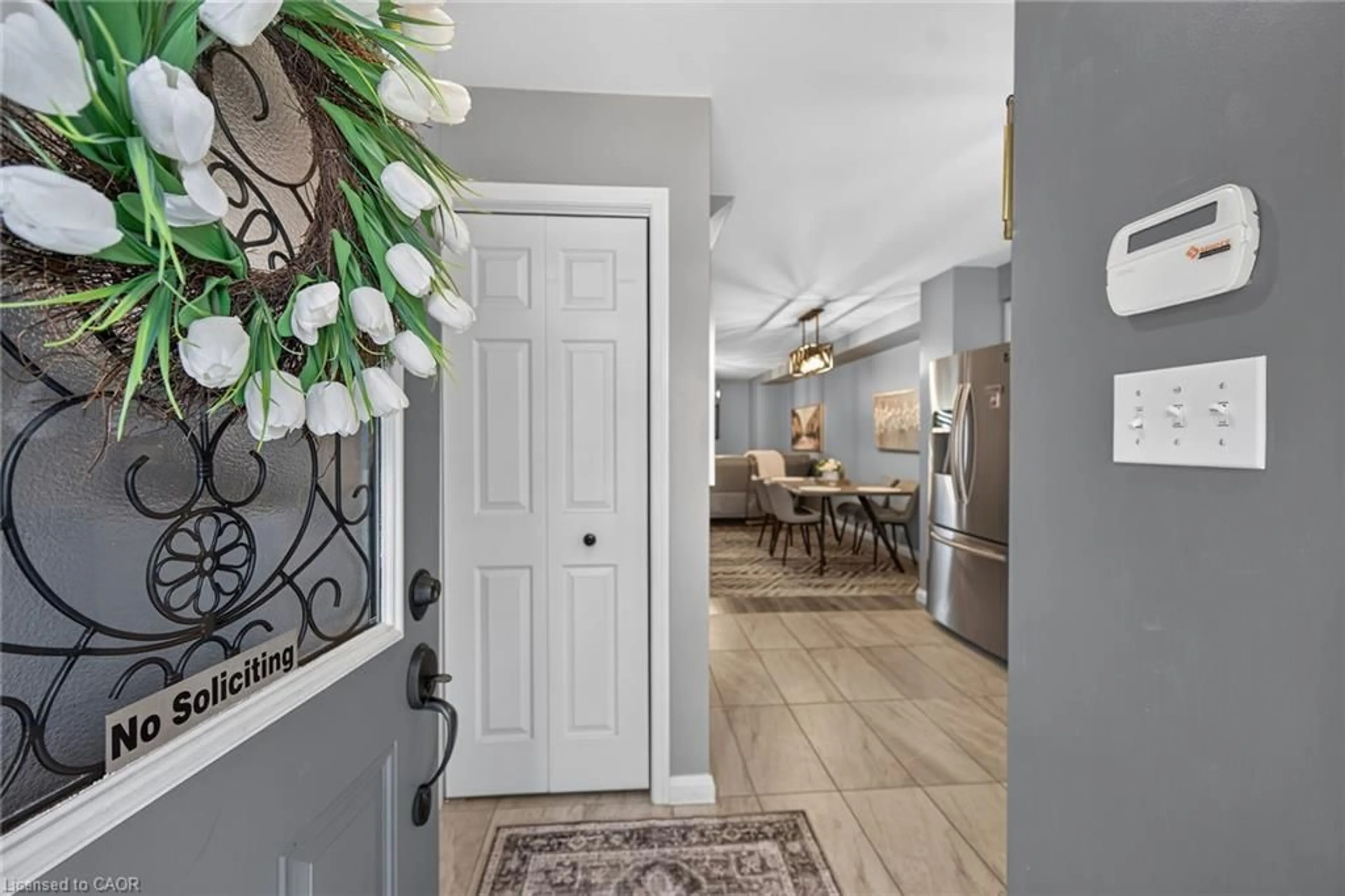 Indoor entryway for 1328 Upper Sherman Ave #17, Hamilton Ontario L8W 1C2