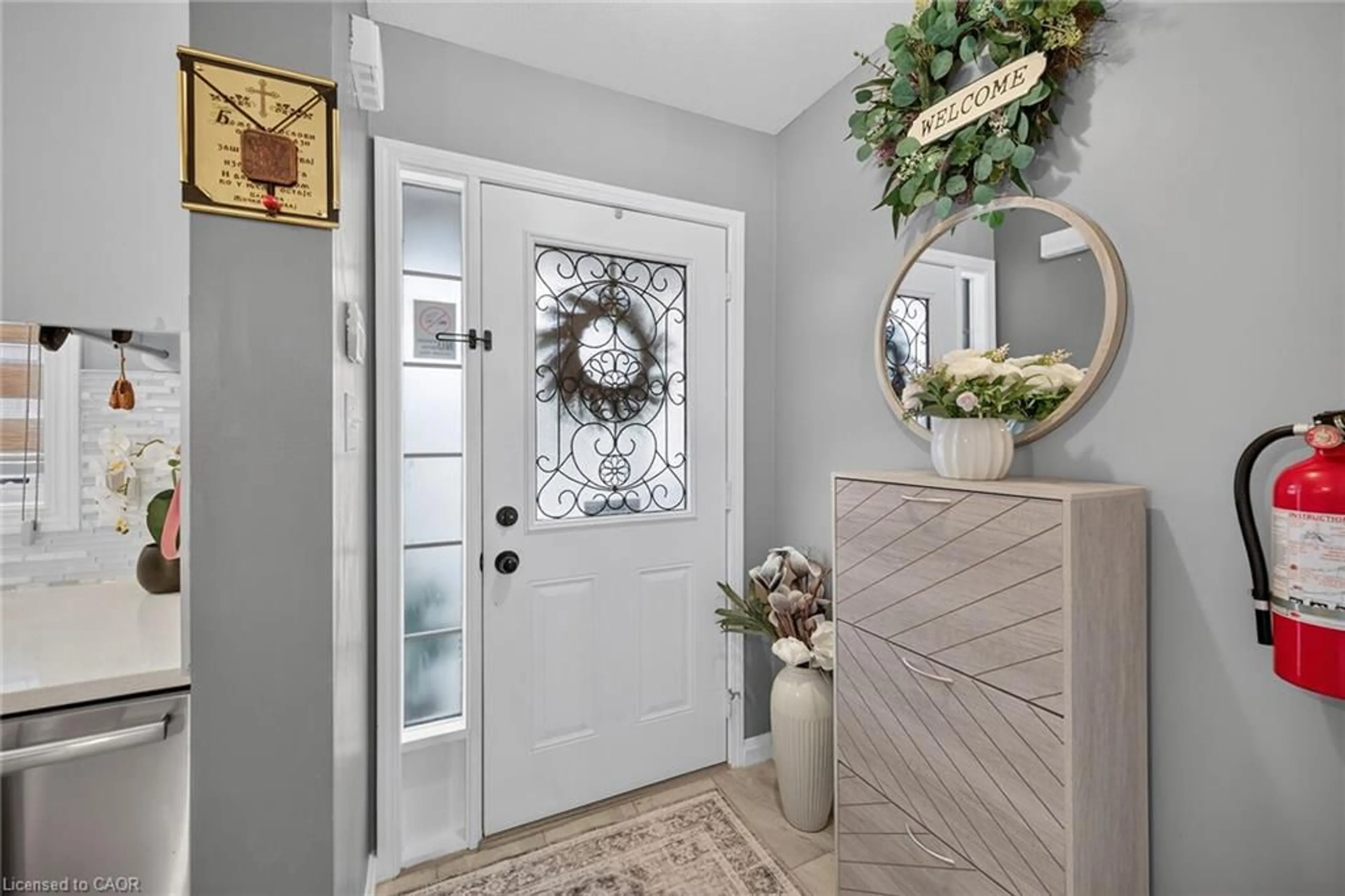 Indoor entryway for 1328 Upper Sherman Ave #17, Hamilton Ontario L8W 1C2