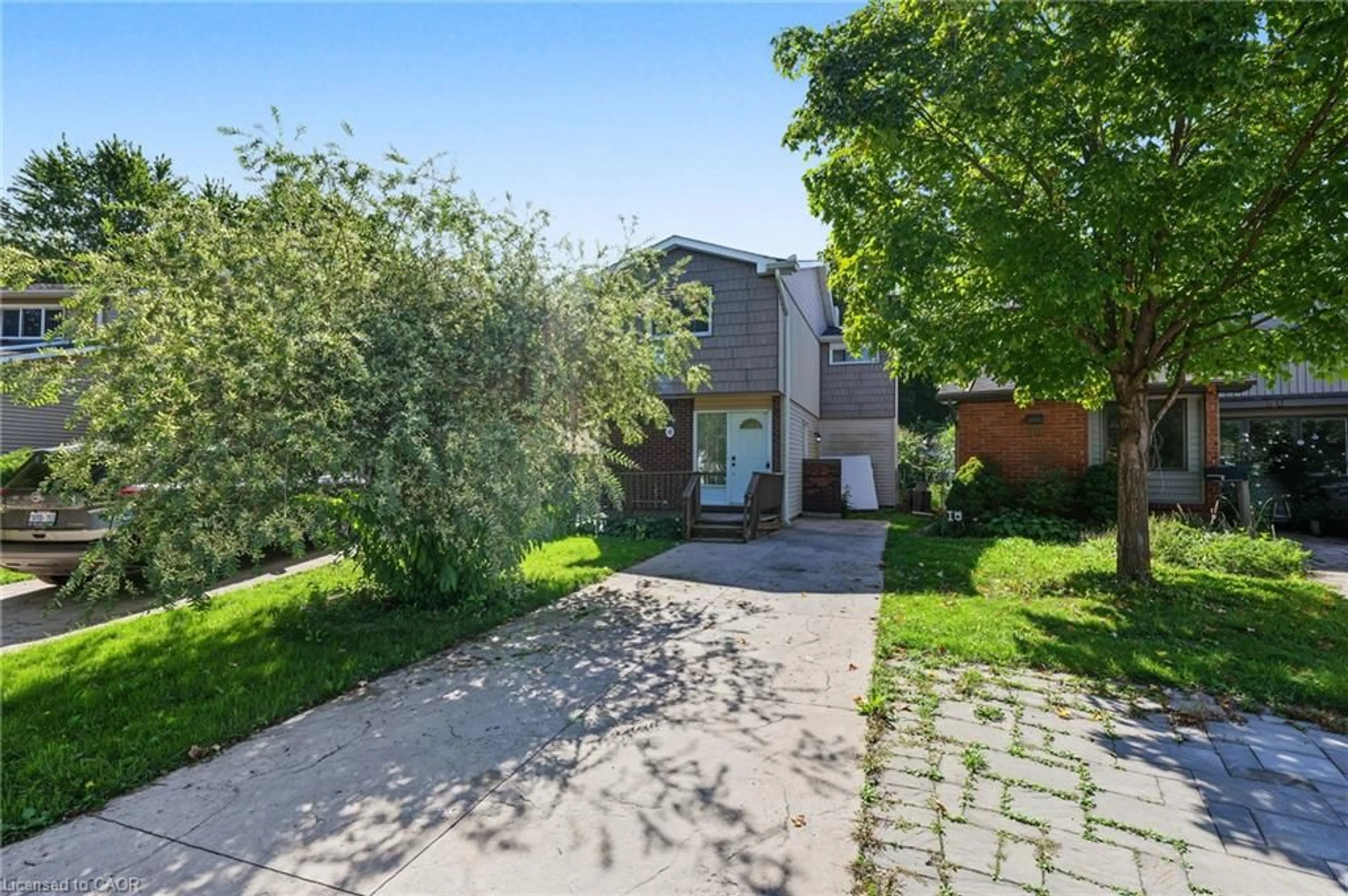A pic from outside/outdoor area/front of a property/back of a property/a pic from drone, street for 46 Olympic Cres, London Ontario N6G 3P6