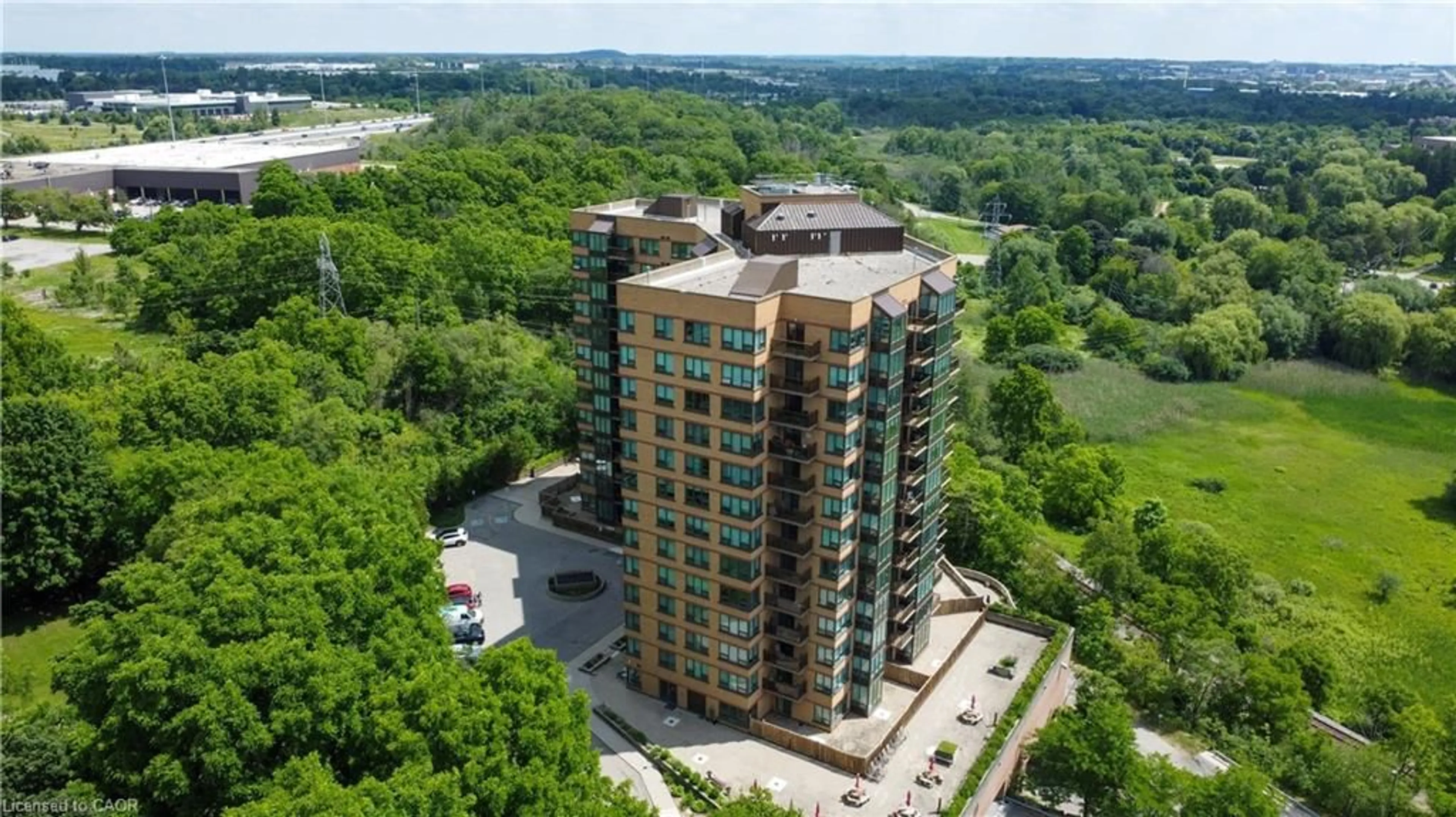 A pic from outside/outdoor area/front of a property/back of a property/a pic from drone, building for 237 King St #305, Cambridge Ontario N3H 5L2