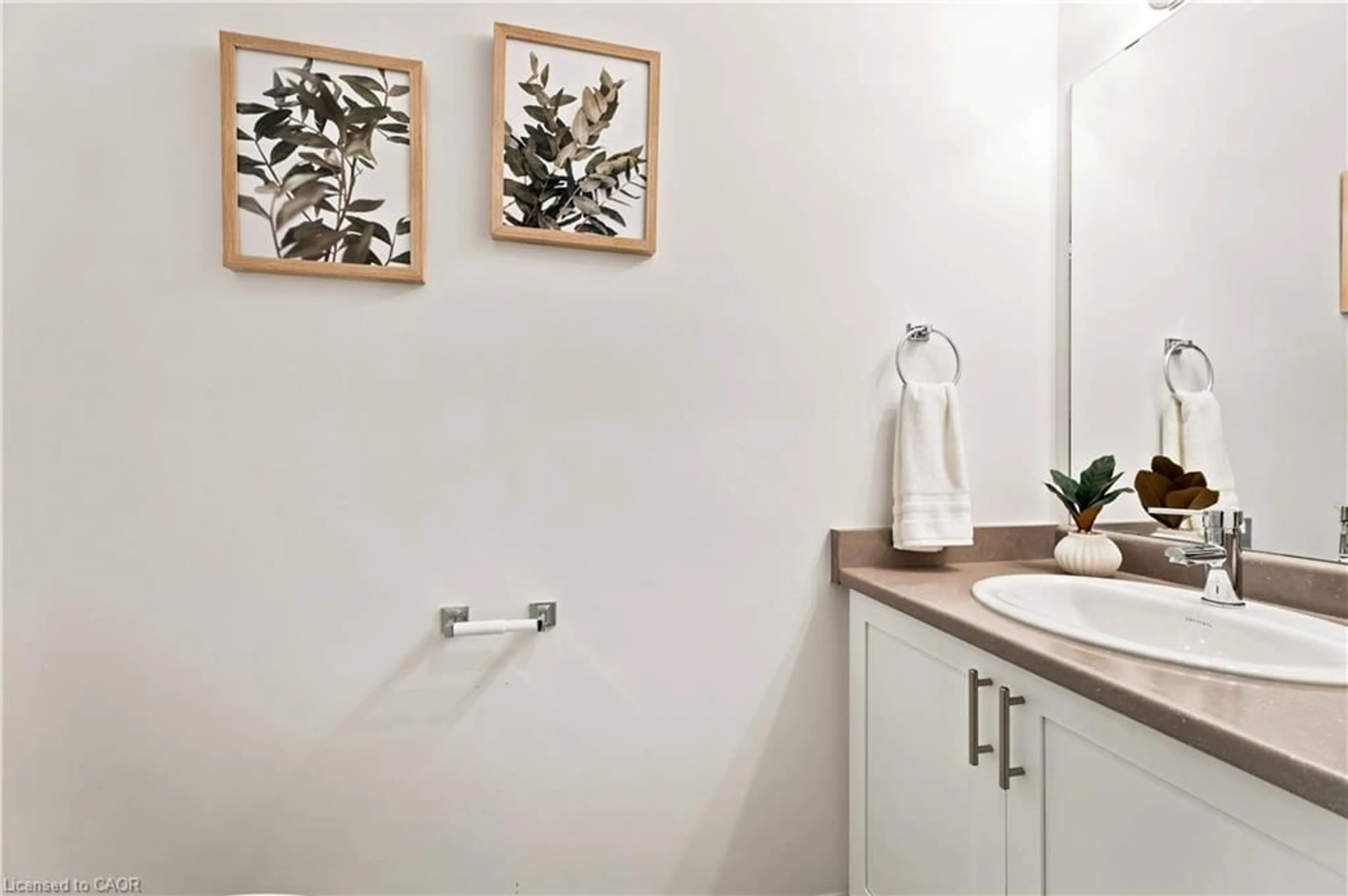 Contemporary bathroom, ceramic/tile floor for 236 Rockledge Dr, Hamilton Ontario L0R 1P0