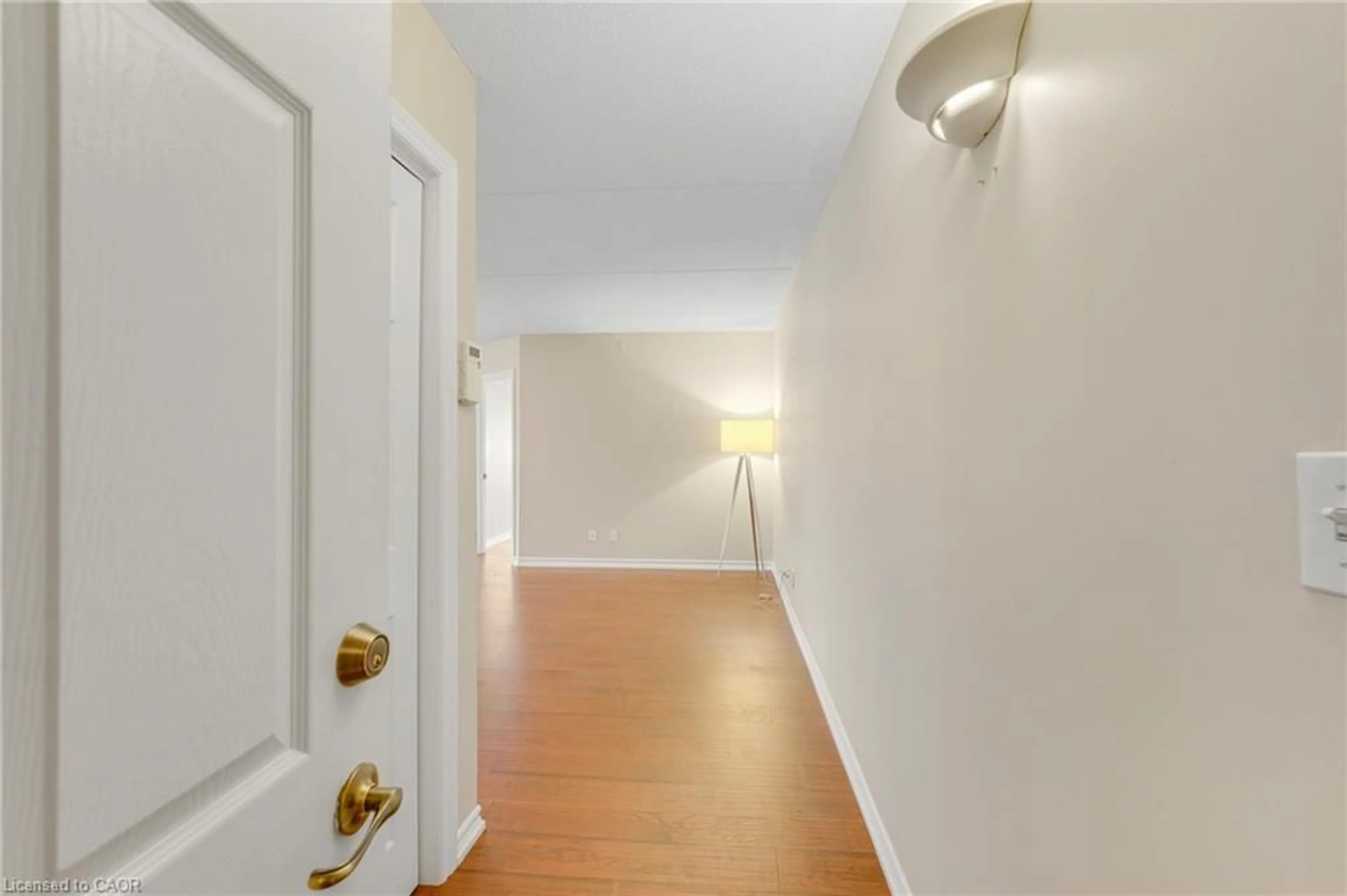 Indoor entryway for 2075 Appleby Line #102, Burlington Ontario L7L 7H3