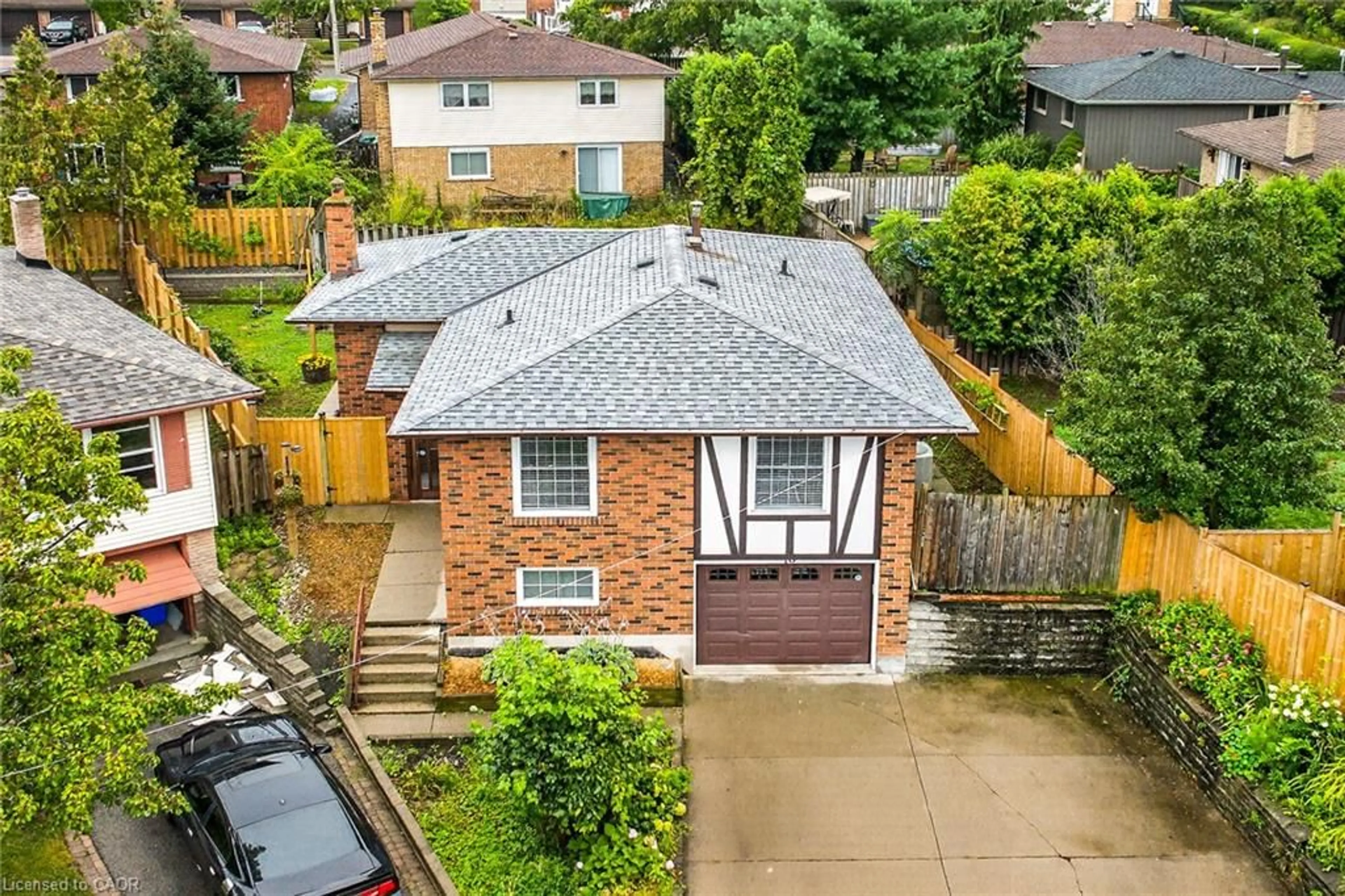 A pic from outside/outdoor area/front of a property/back of a property/a pic from drone, street for 10 Krafty Crt, Hamilton Ontario L9C 6R7