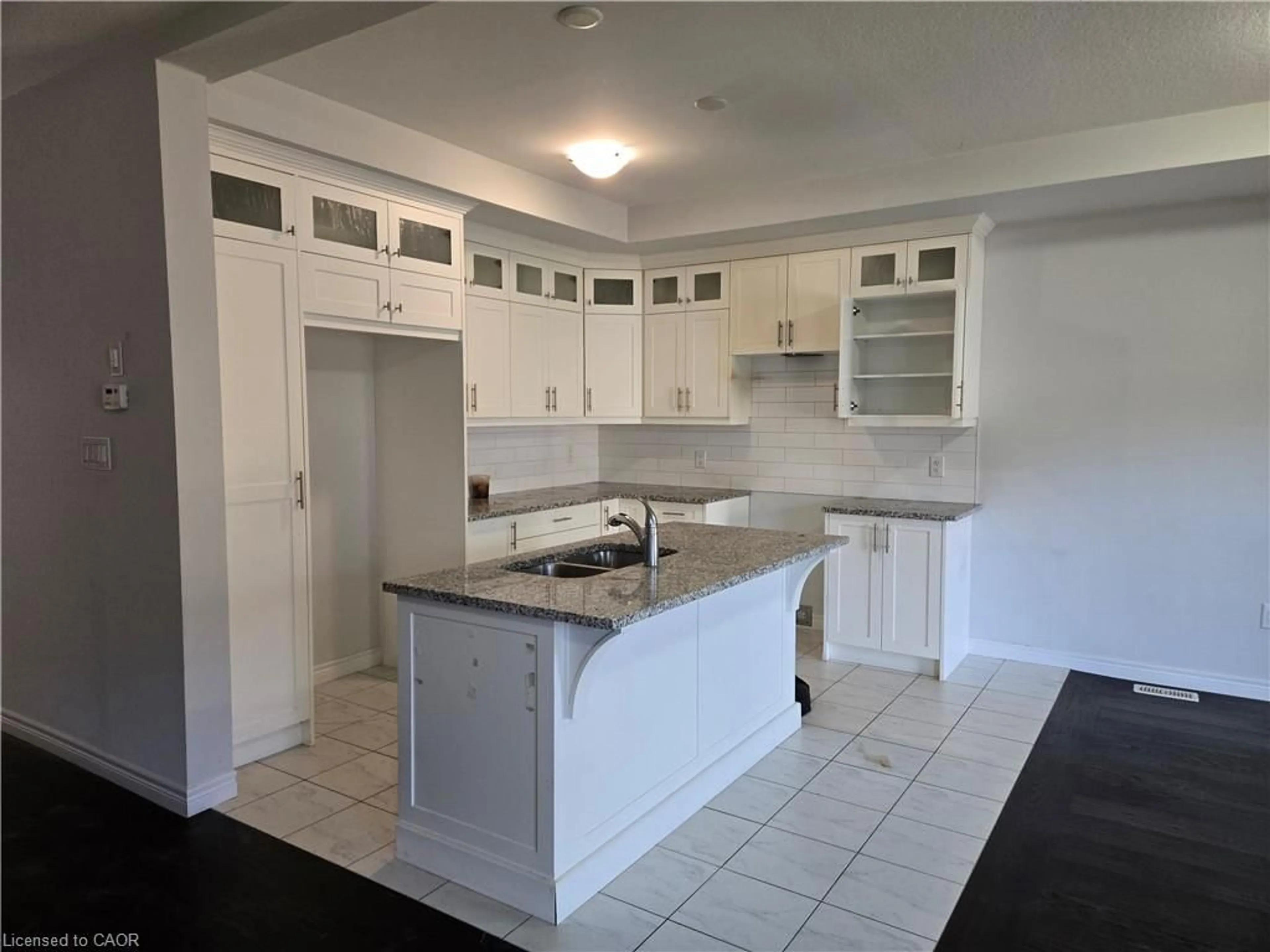 Open concept kitchen, ceramic/tile floor for 28 Alayche Trail, Welland Ontario L3C 0J7