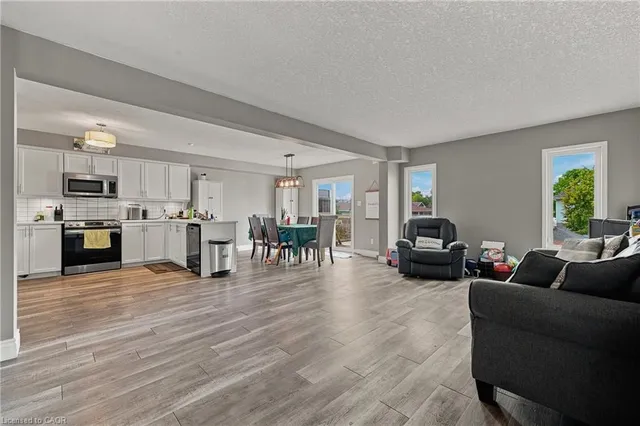 742 Rogers Rd, Listowel 5