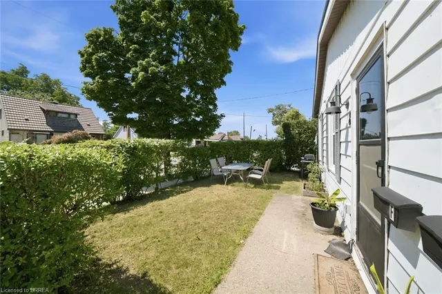8 Russell St, Brantford 2