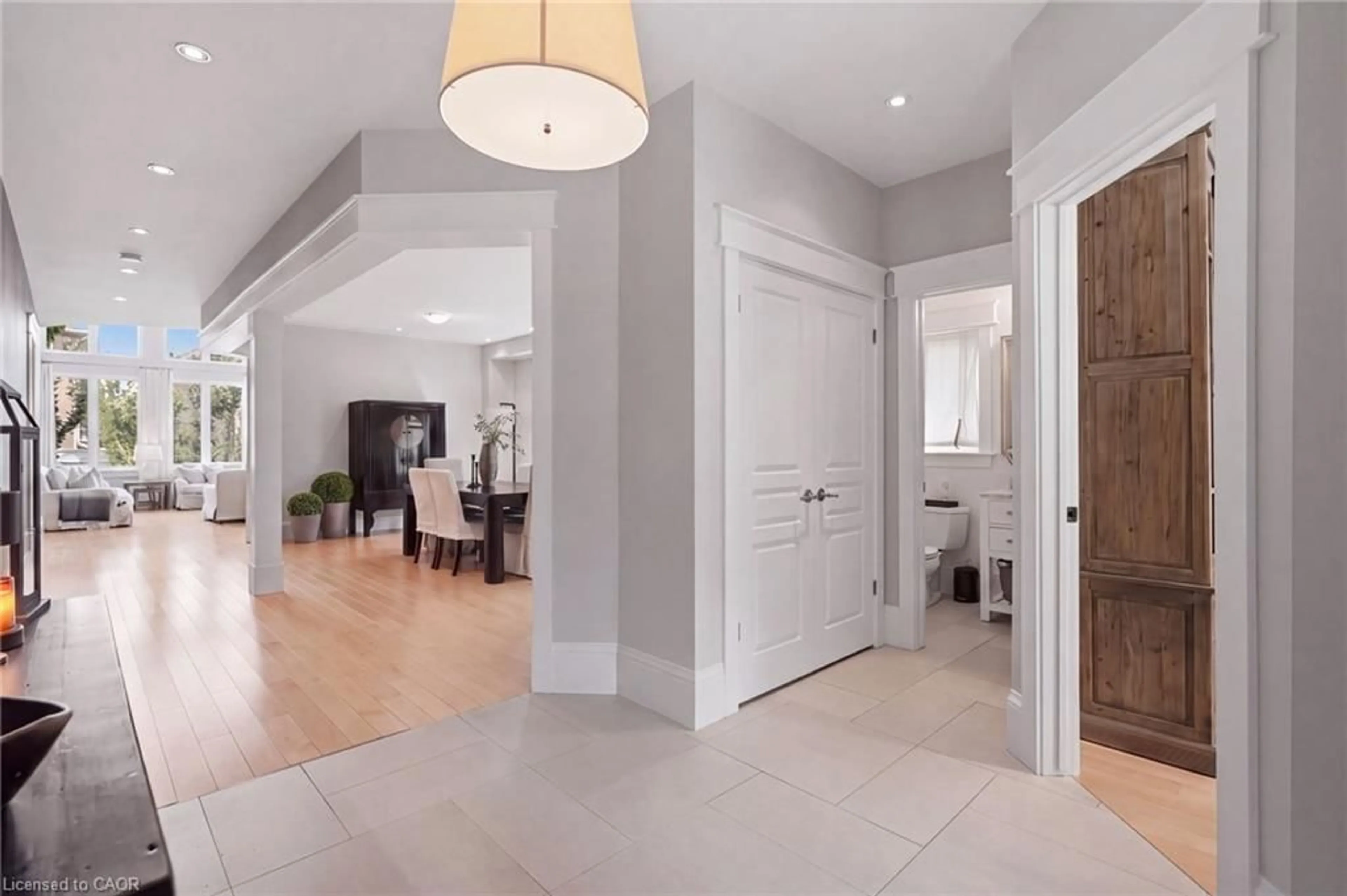 Indoor entryway for 3202 Saltaire Cres, Oakville Ontario L6M 0K8