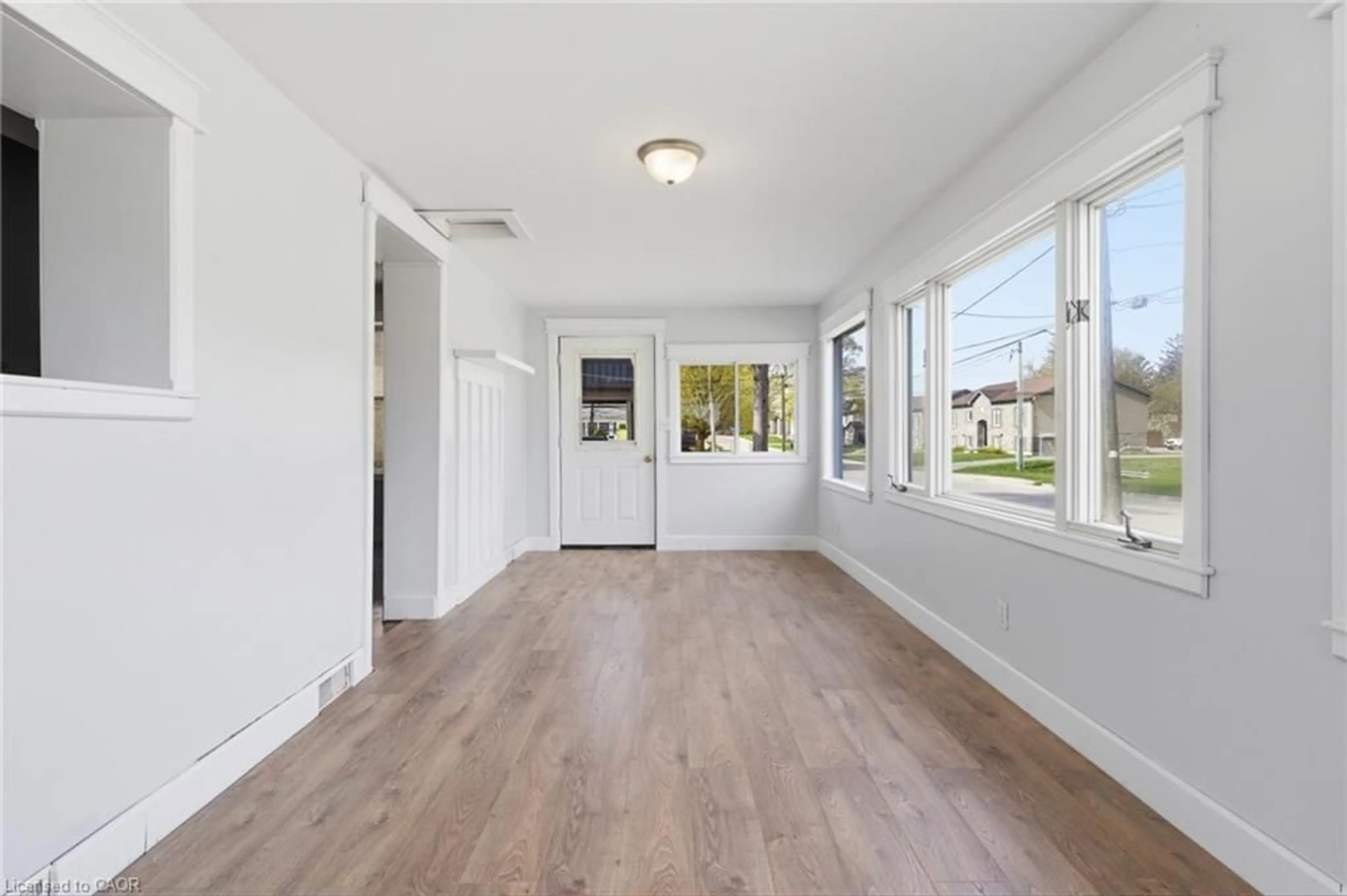 Indoor entryway for 368 Wellington Ave, Listowel Ontario N4W 2J2