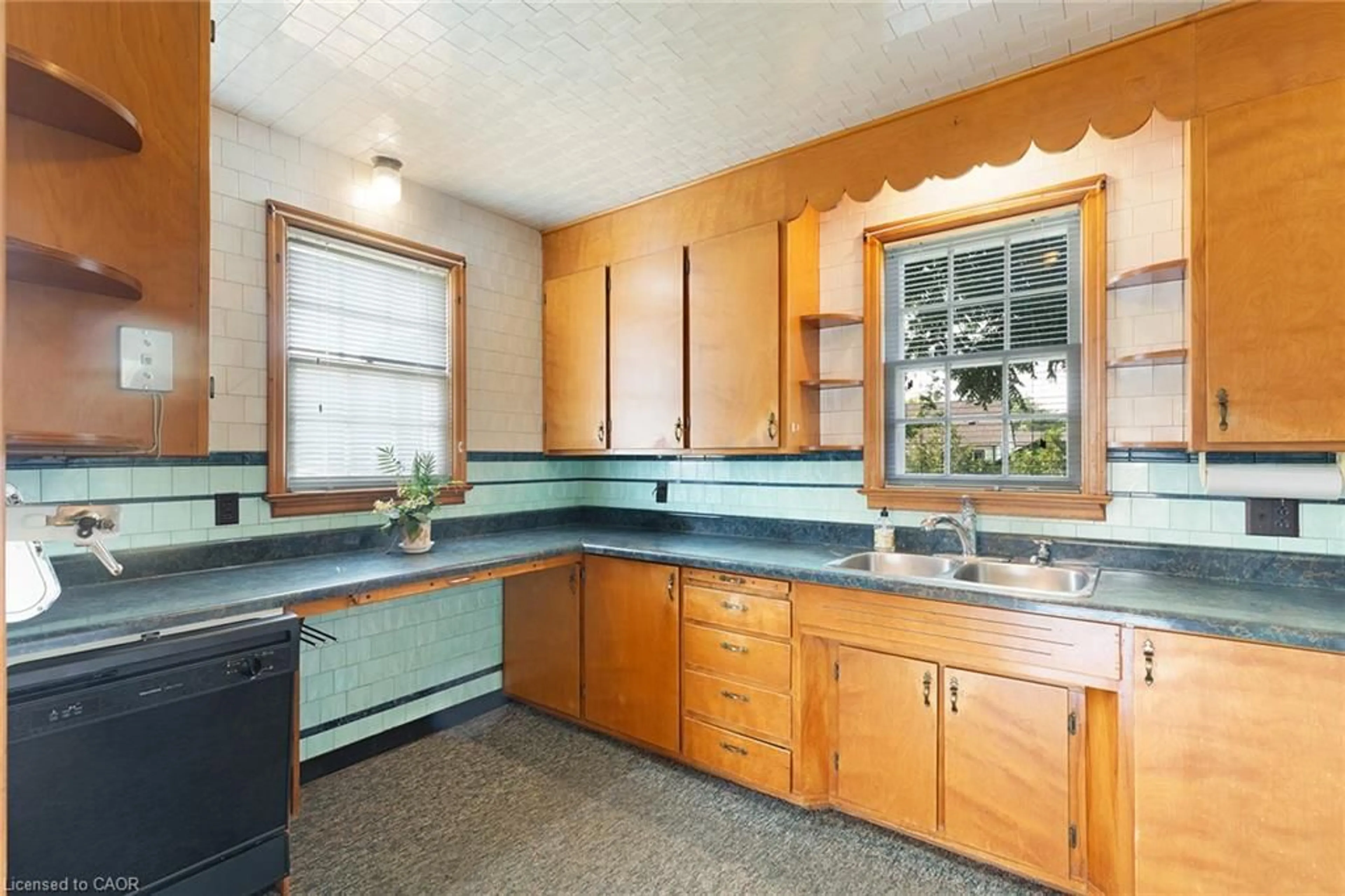 Standard kitchen, unknown for 24 Pine St, Delhi Ontario N4B 1N6
