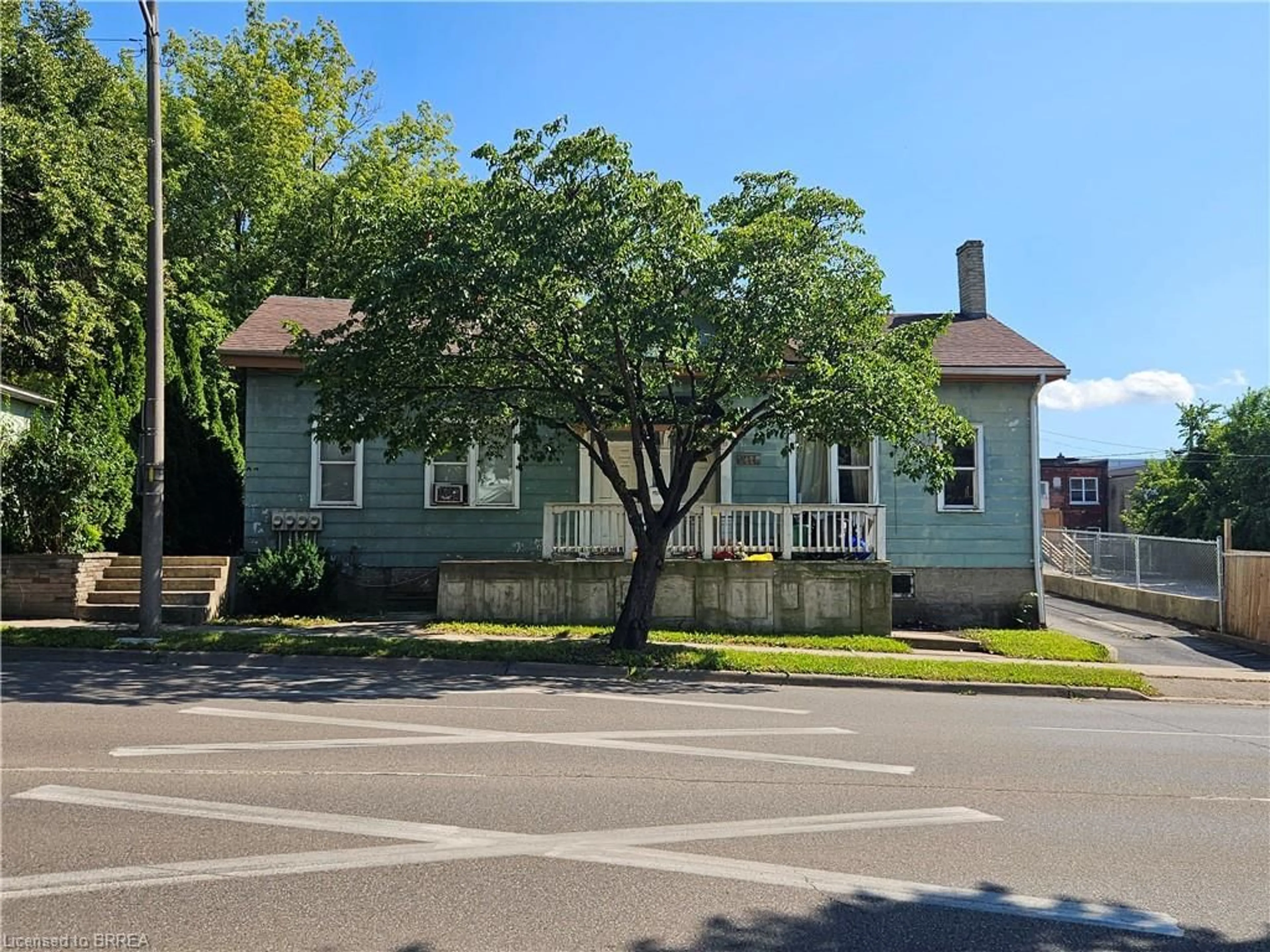 Unknown for 217-219 Dalhousie St, Brantford Ontario N3S 3T8
