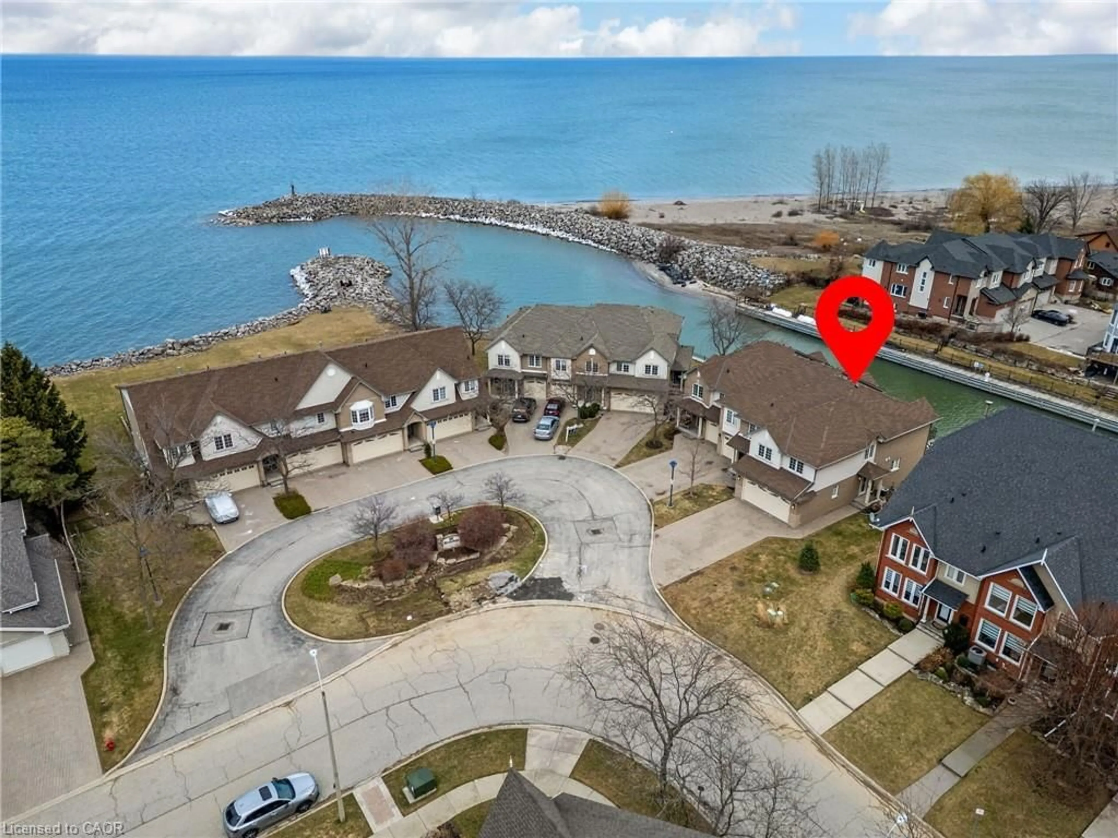 A pic from outside/outdoor area/front of a property/back of a property/a pic from drone, water/lake/river/ocean view for 85 Edgewater Dr #10, Stoney Creek Ontario L8E 4Z2