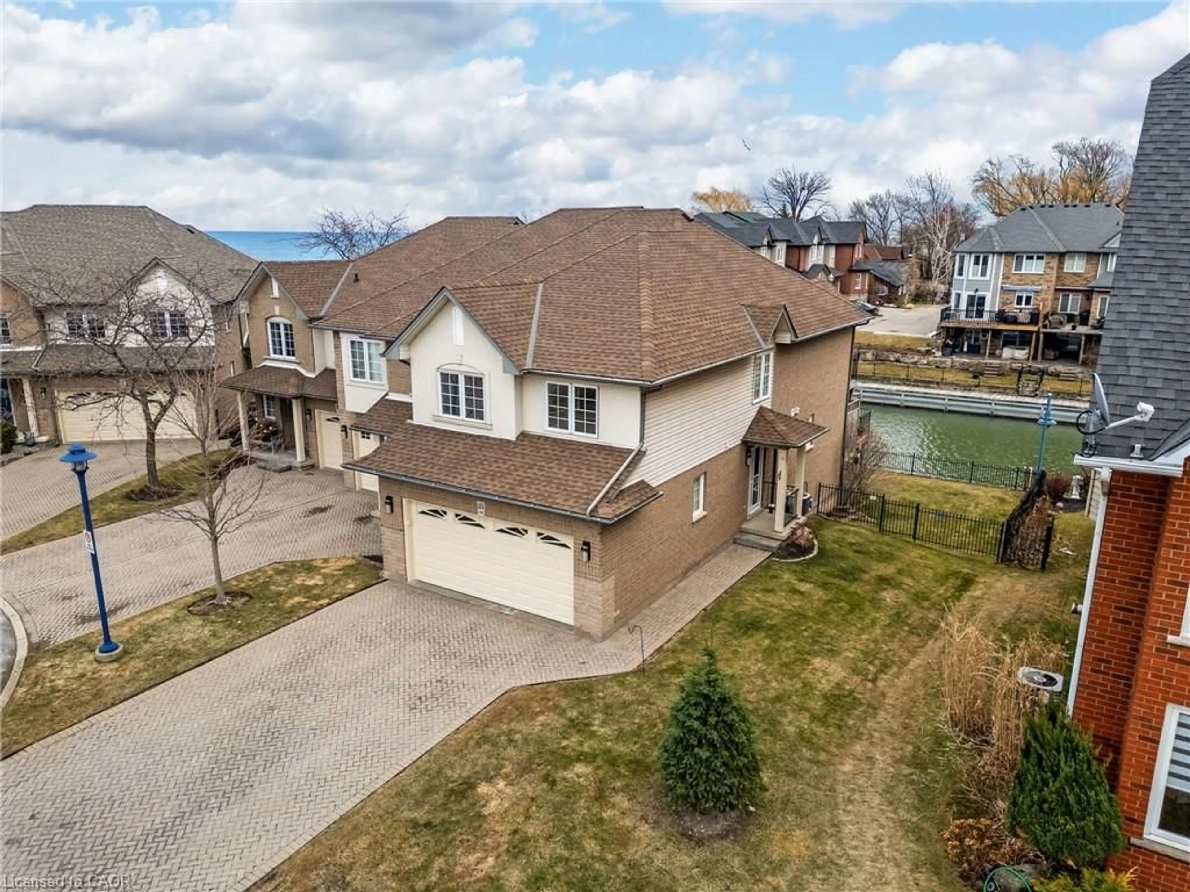 A pic from outside/outdoor area/front of a property/back of a property/a pic from drone, water/lake/river/ocean view for 85 Edgewater Dr #10, Stoney Creek Ontario L8E 4Z2