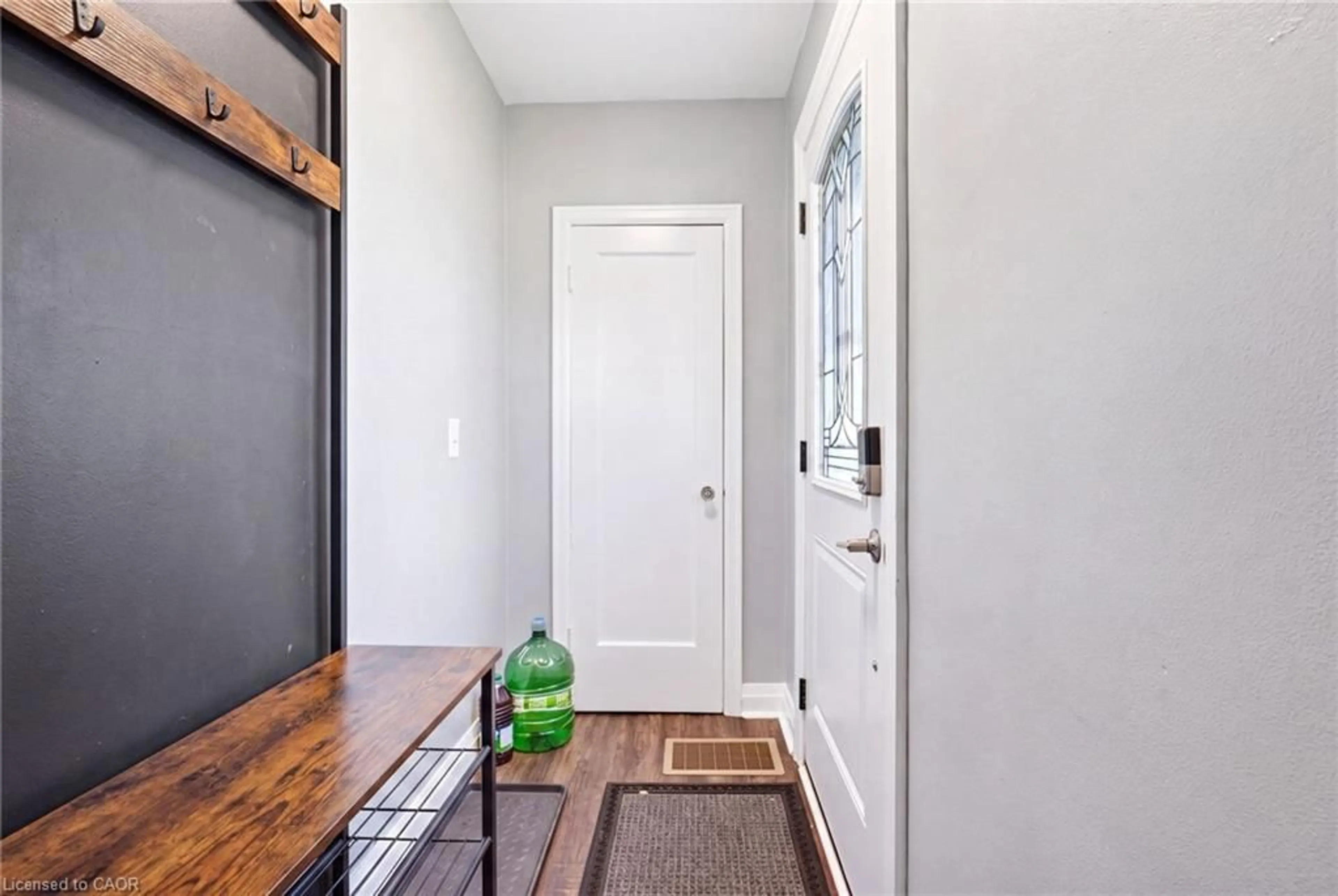 Indoor entryway for 127 Taylor Ave, Hamilton Ontario L8K 3T1