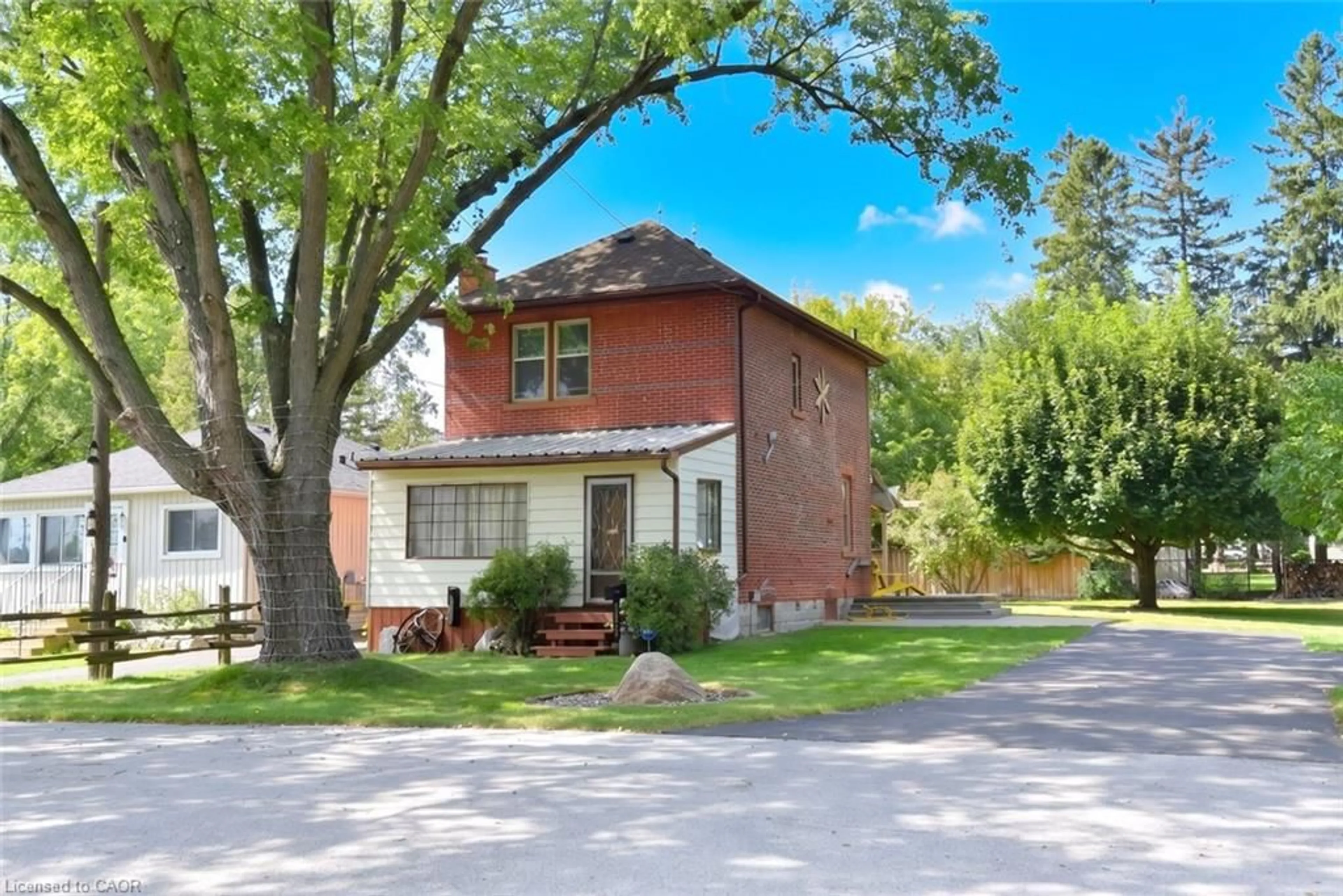 Home with brick exterior material, street for 781 Oakdale Ave, Burlington Ontario L7T 1L5