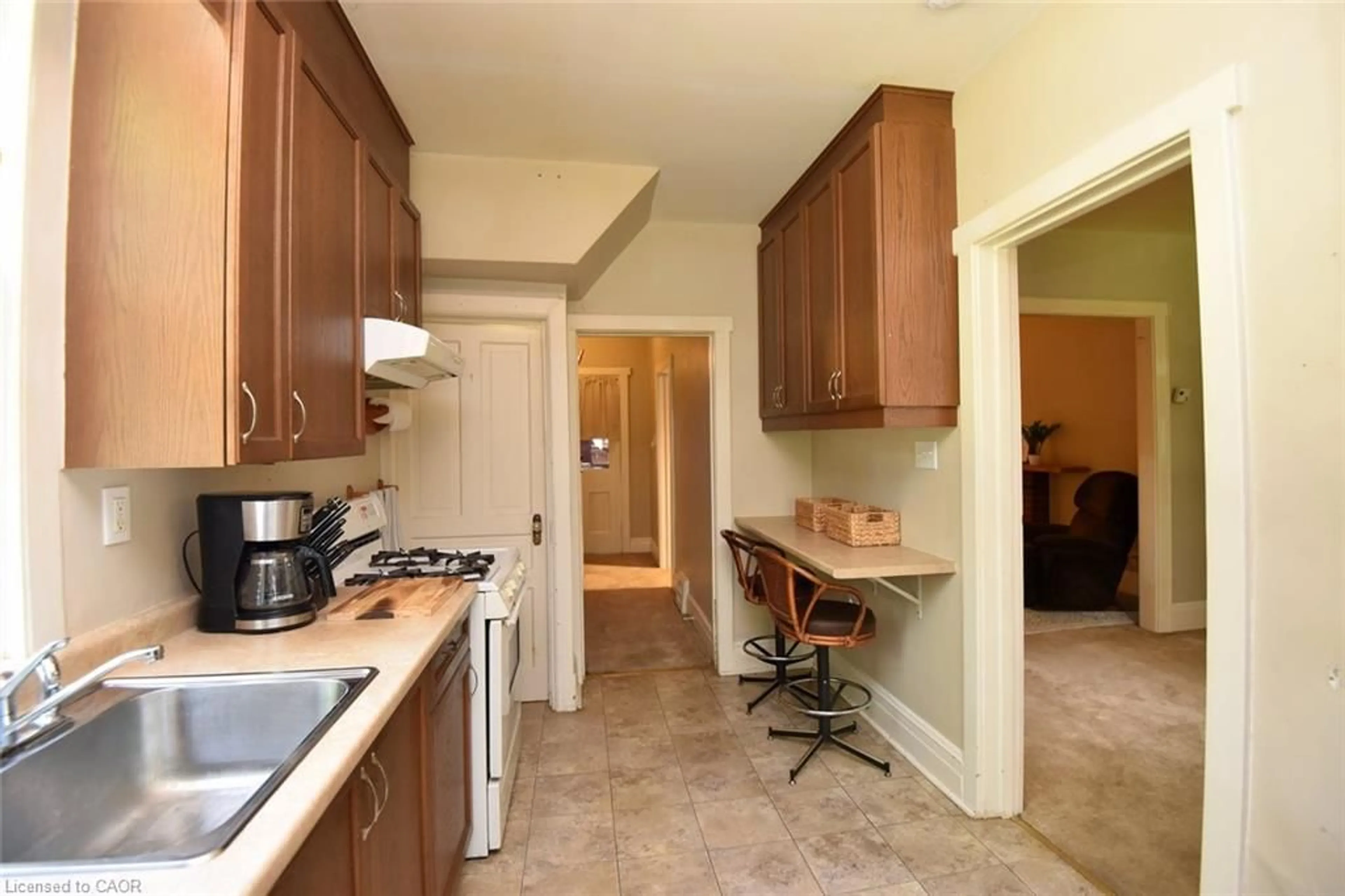 Standard kitchen, unknown for 781 Oakdale Ave, Burlington Ontario L7T 1L5