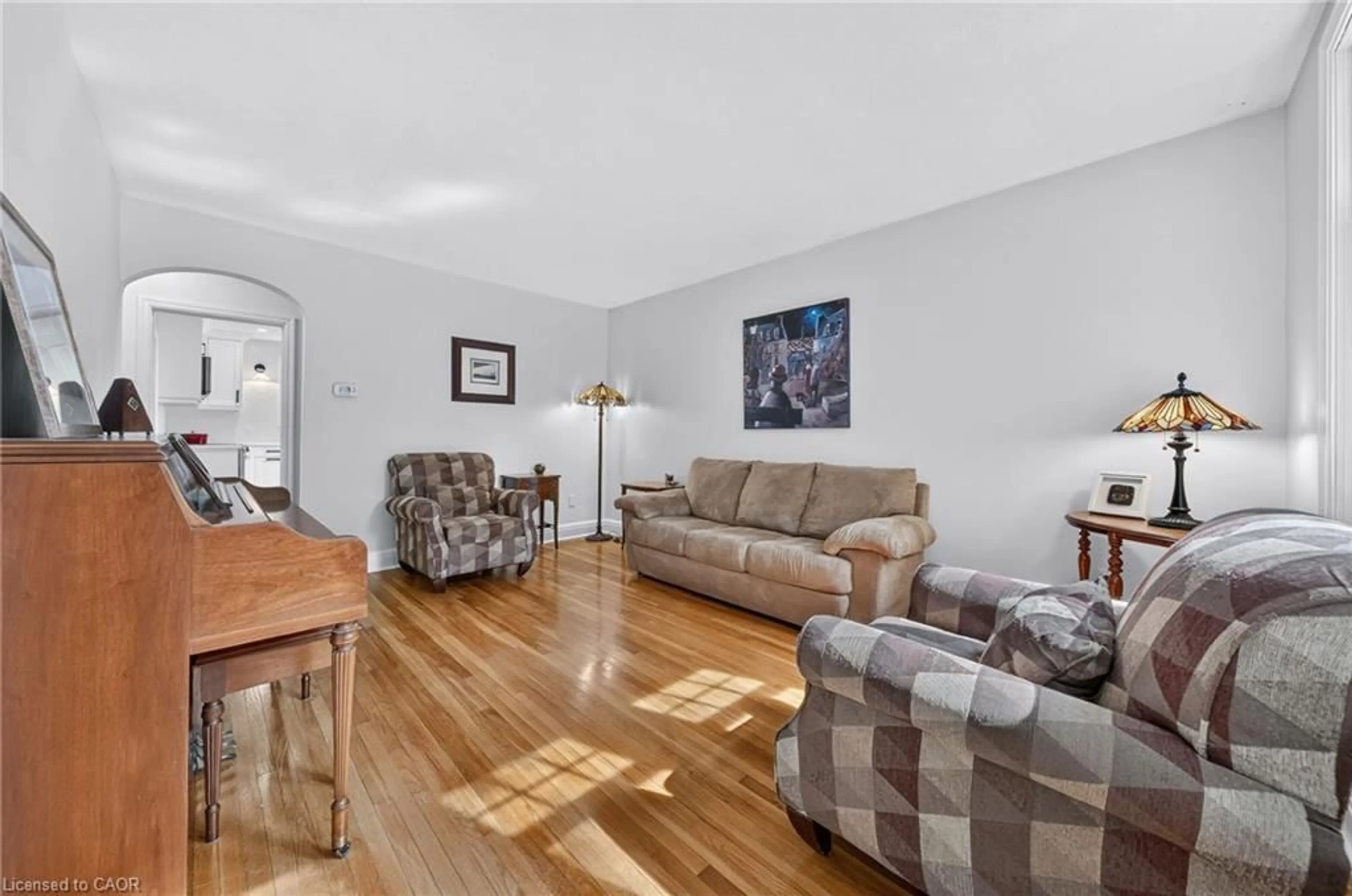 Living room with furniture, unknown for 38 Roslin Ave, Waterloo Ontario N2L 2P8