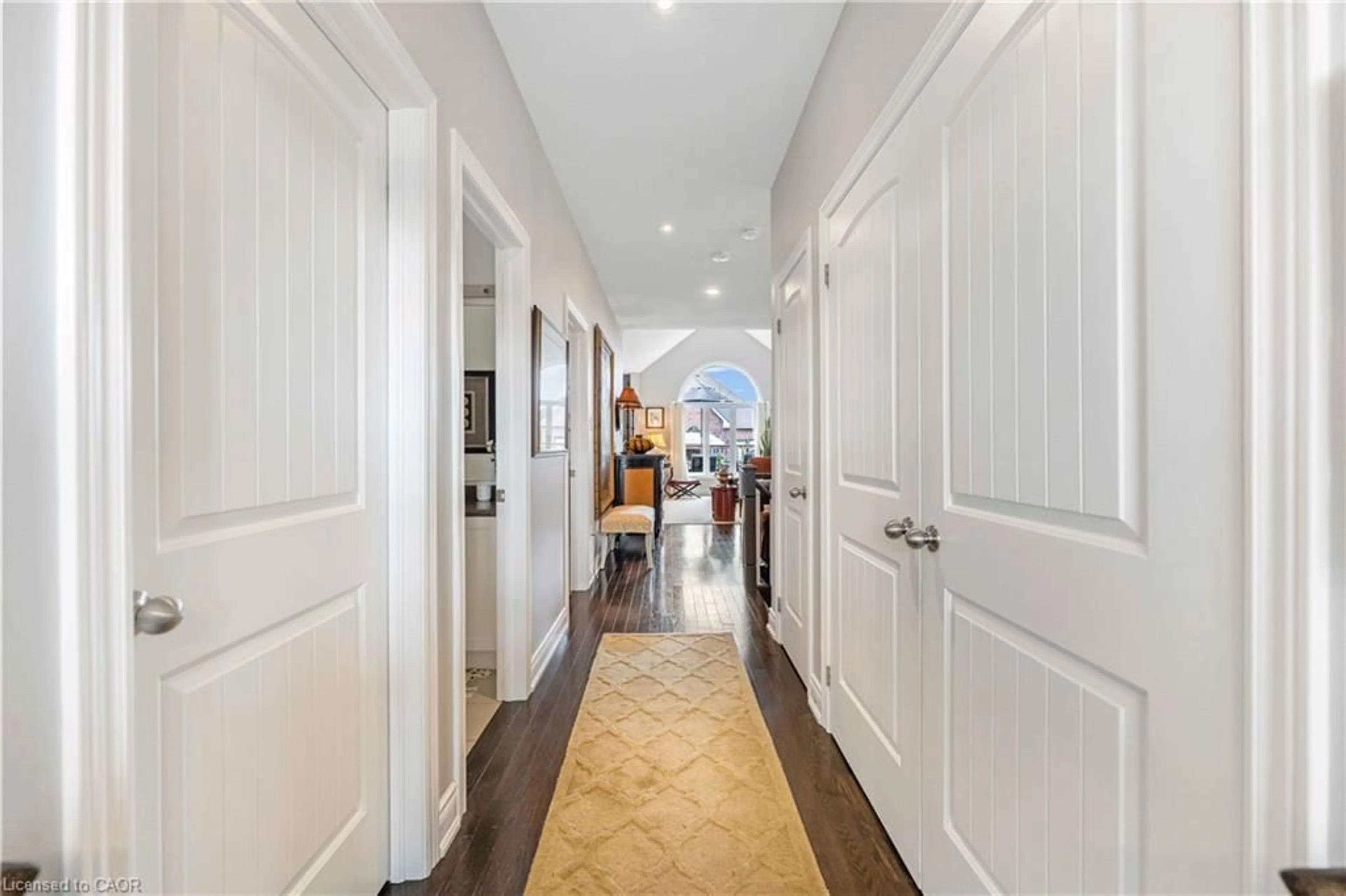 Indoor foyer for 18 Hughes St, Collingwood Ontario L9Y 0W7