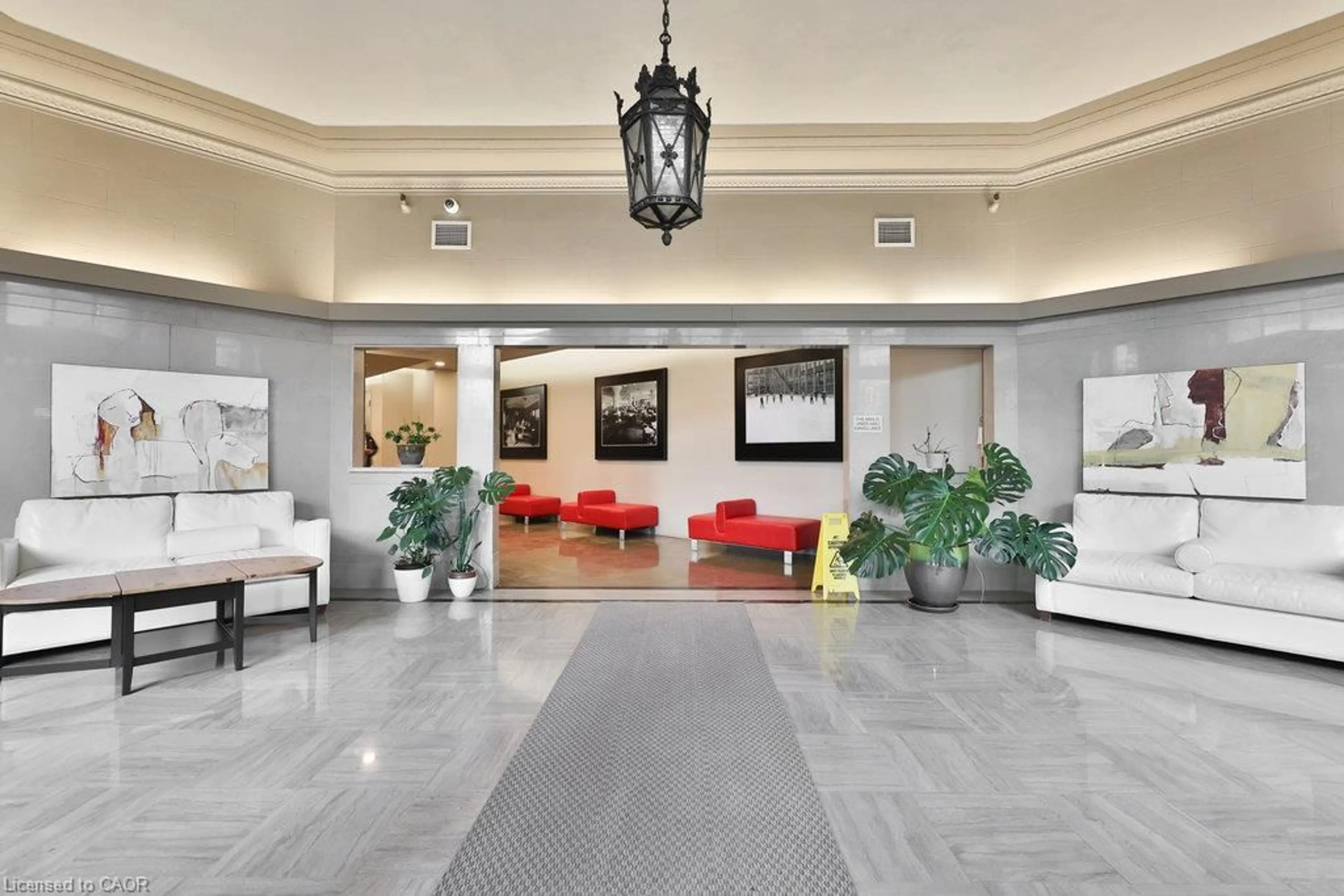 Lobby for 404 King St #424, Kitchener Ontario N2G 4Z9