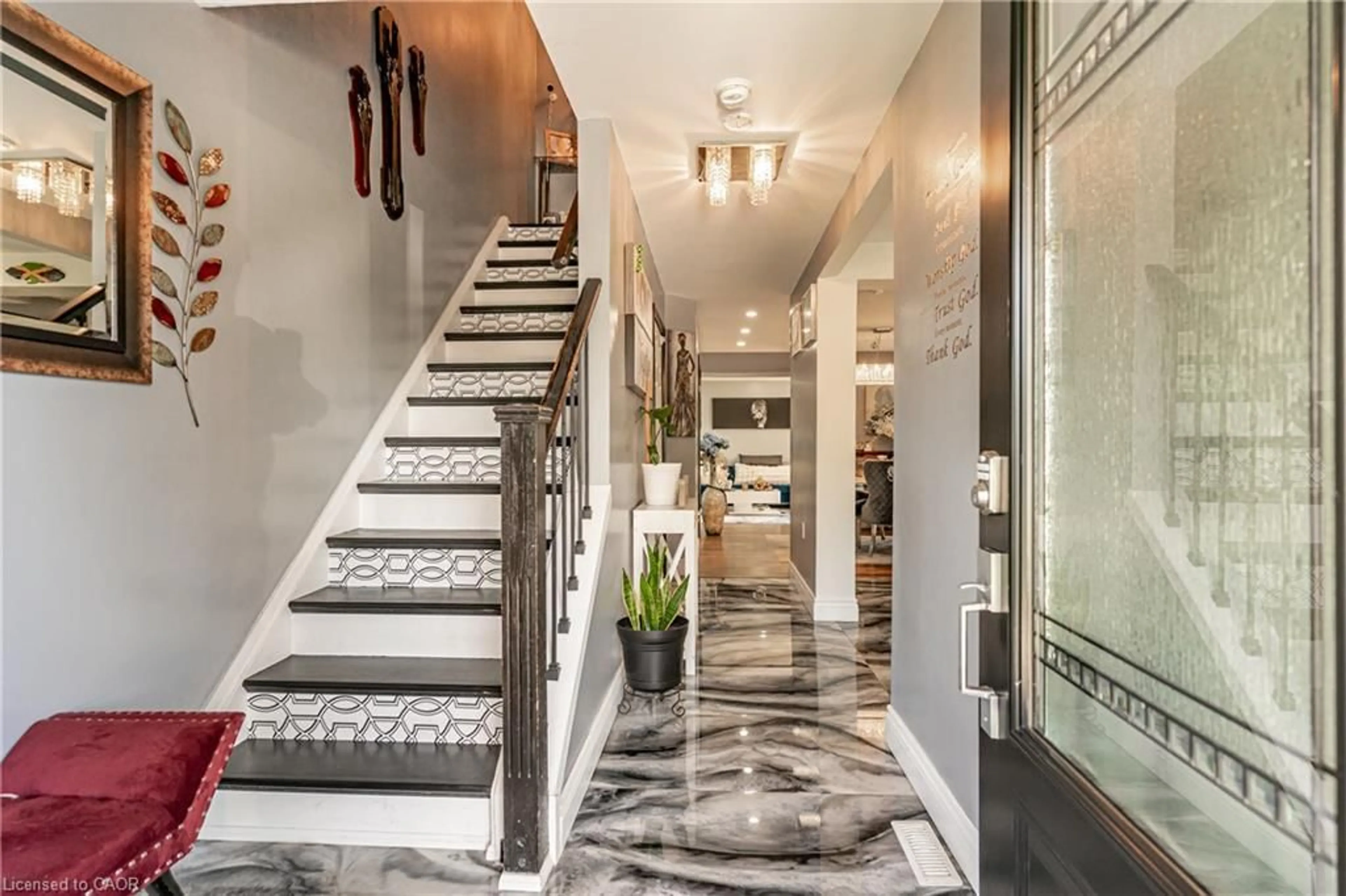 Indoor foyer for 52 Charters Rd, Brampton Ontario L6P 3A8