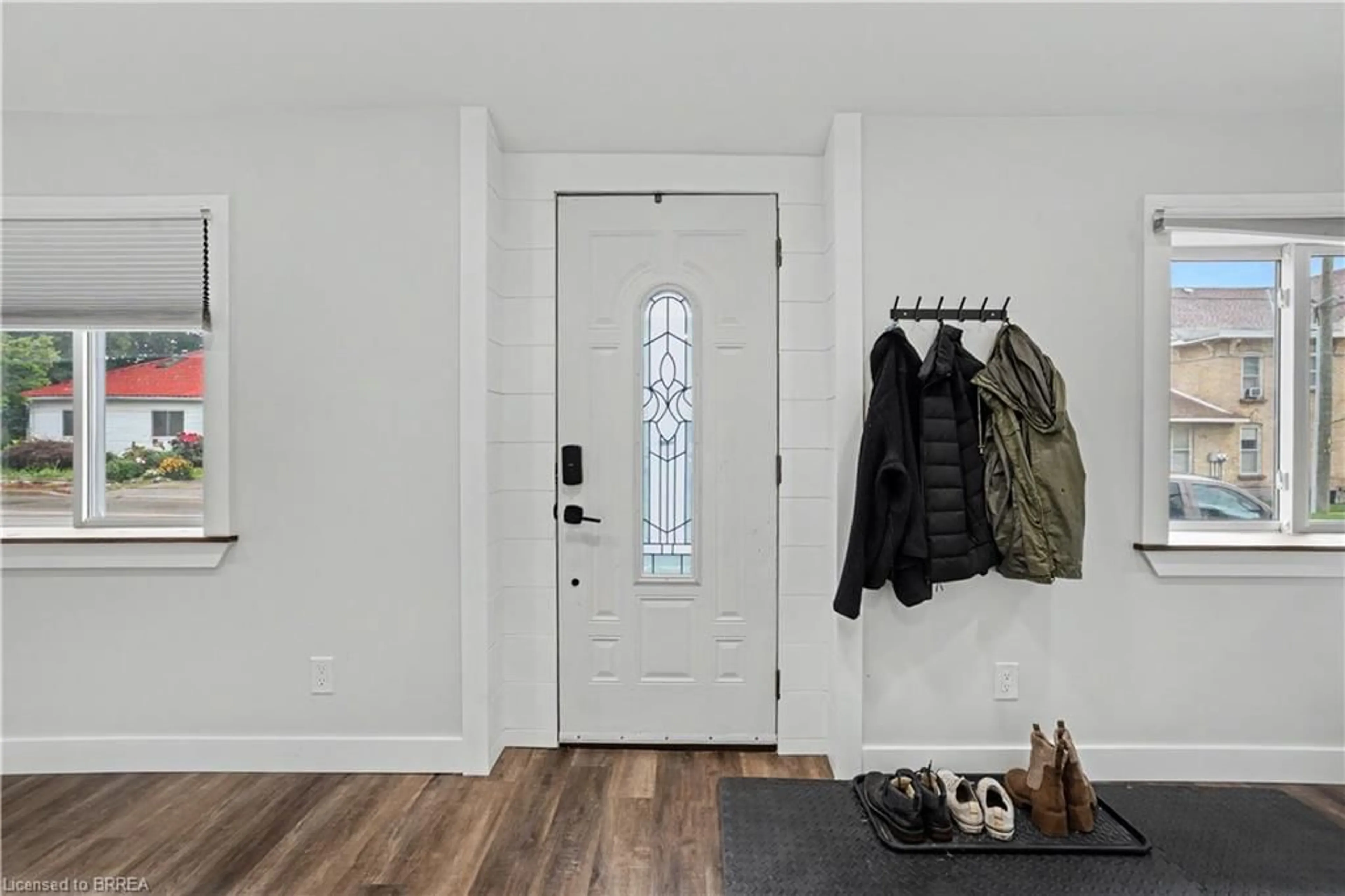 Indoor entryway for 600 Peel St, Woodstock Ontario N4S 1K7