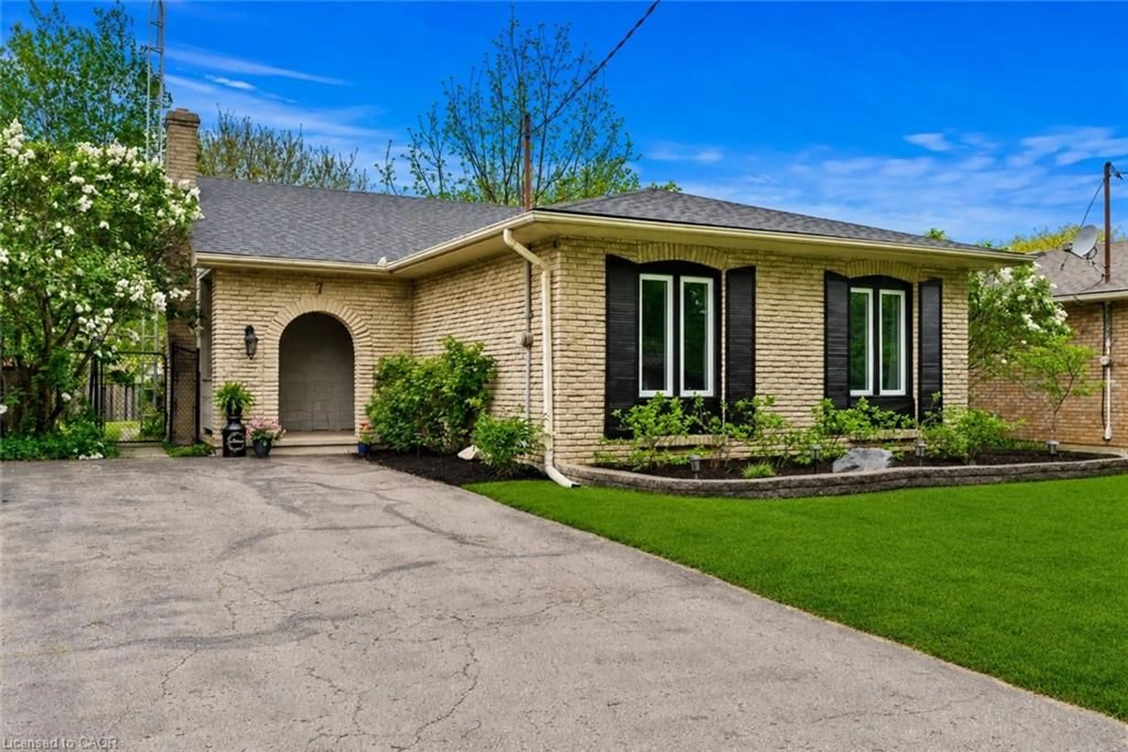 Home with brick exterior material, street for 7 Ameer Dr, St. Catharines Ontario L2N 3S9