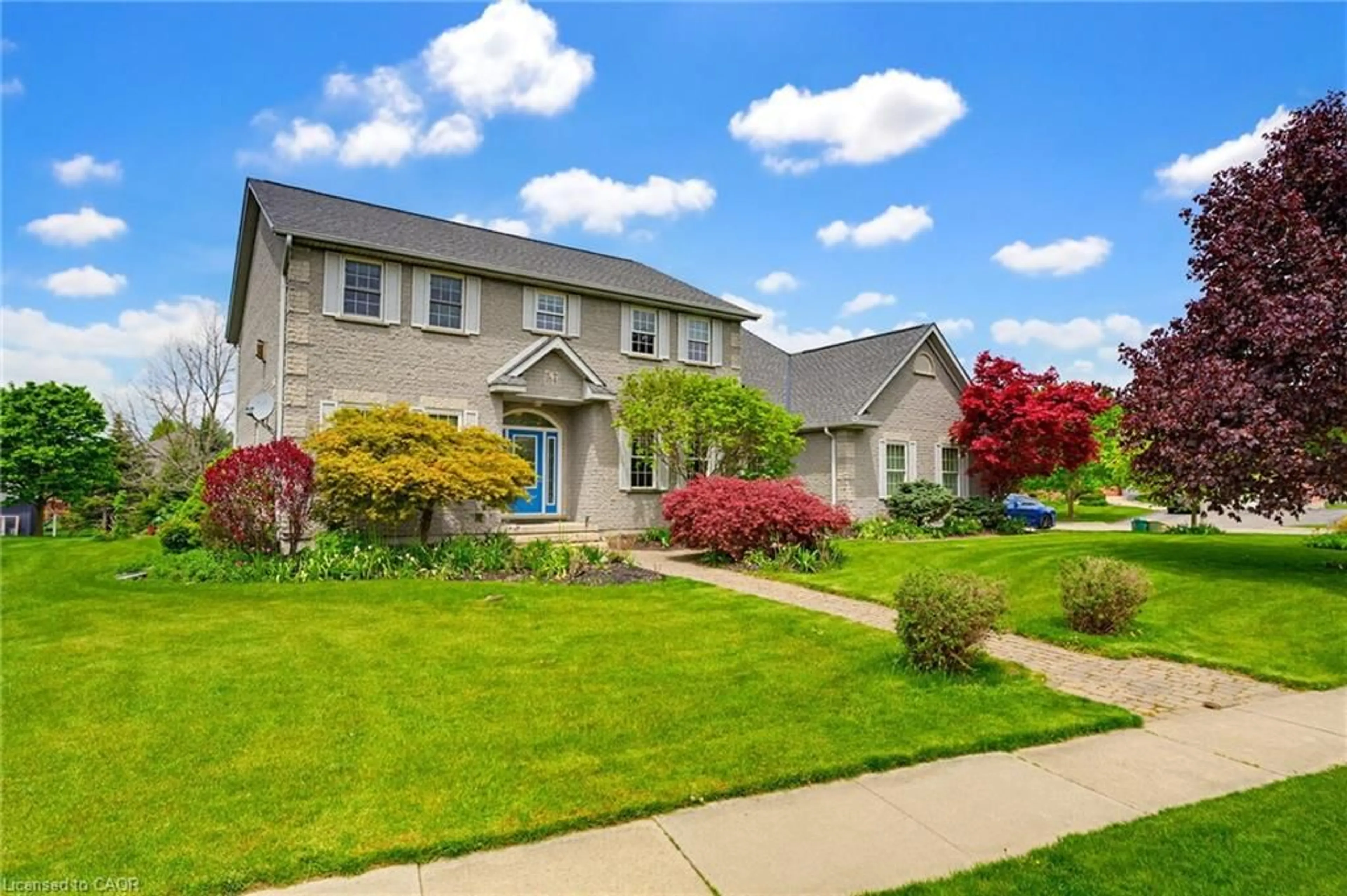 Home with vinyl exterior material, street for 184 Woodridge Dr, Mannheim Ontario N0B 2H0