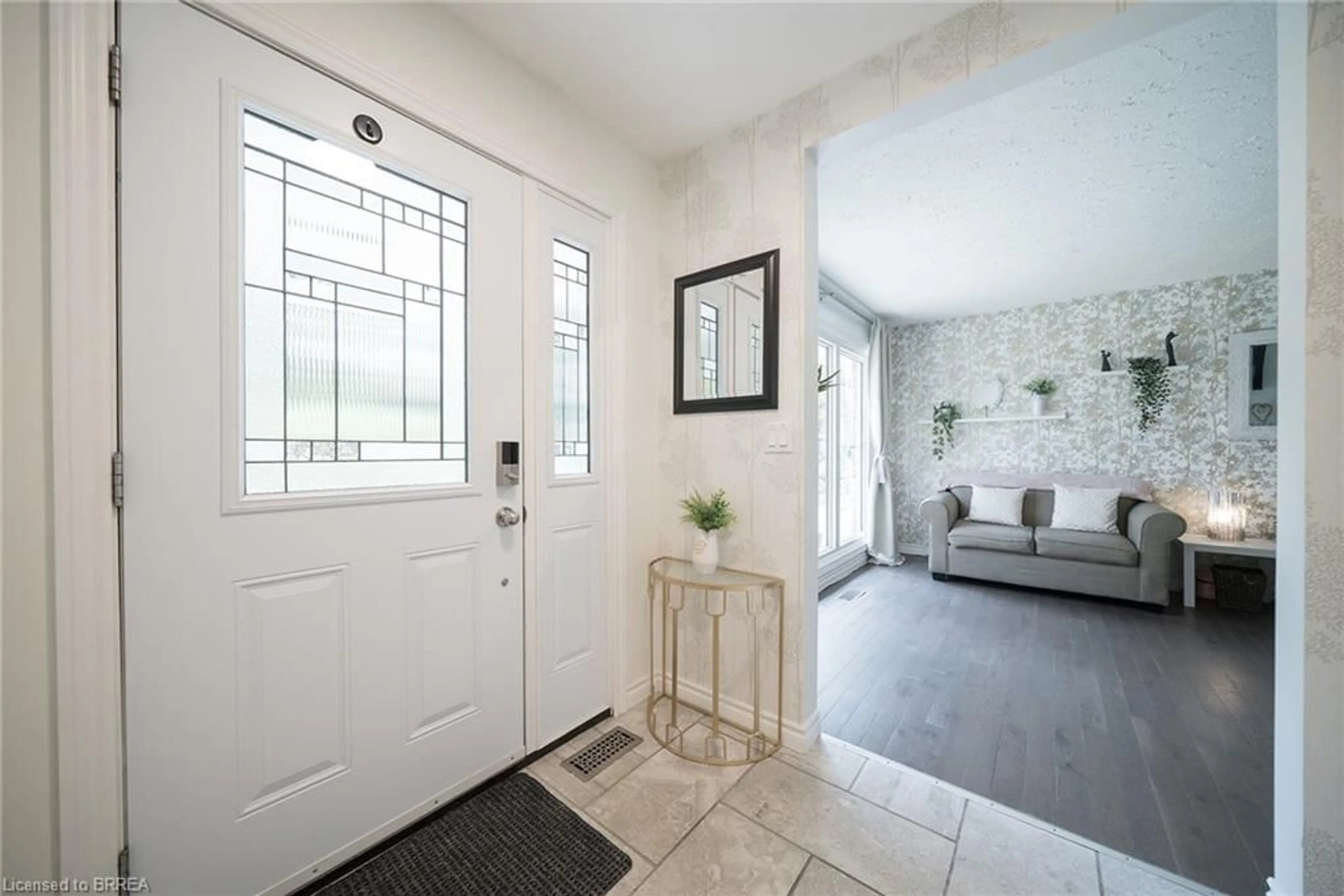 Indoor entryway for 70 Berkley Cres, Simcoe Ontario N3Y 2K5