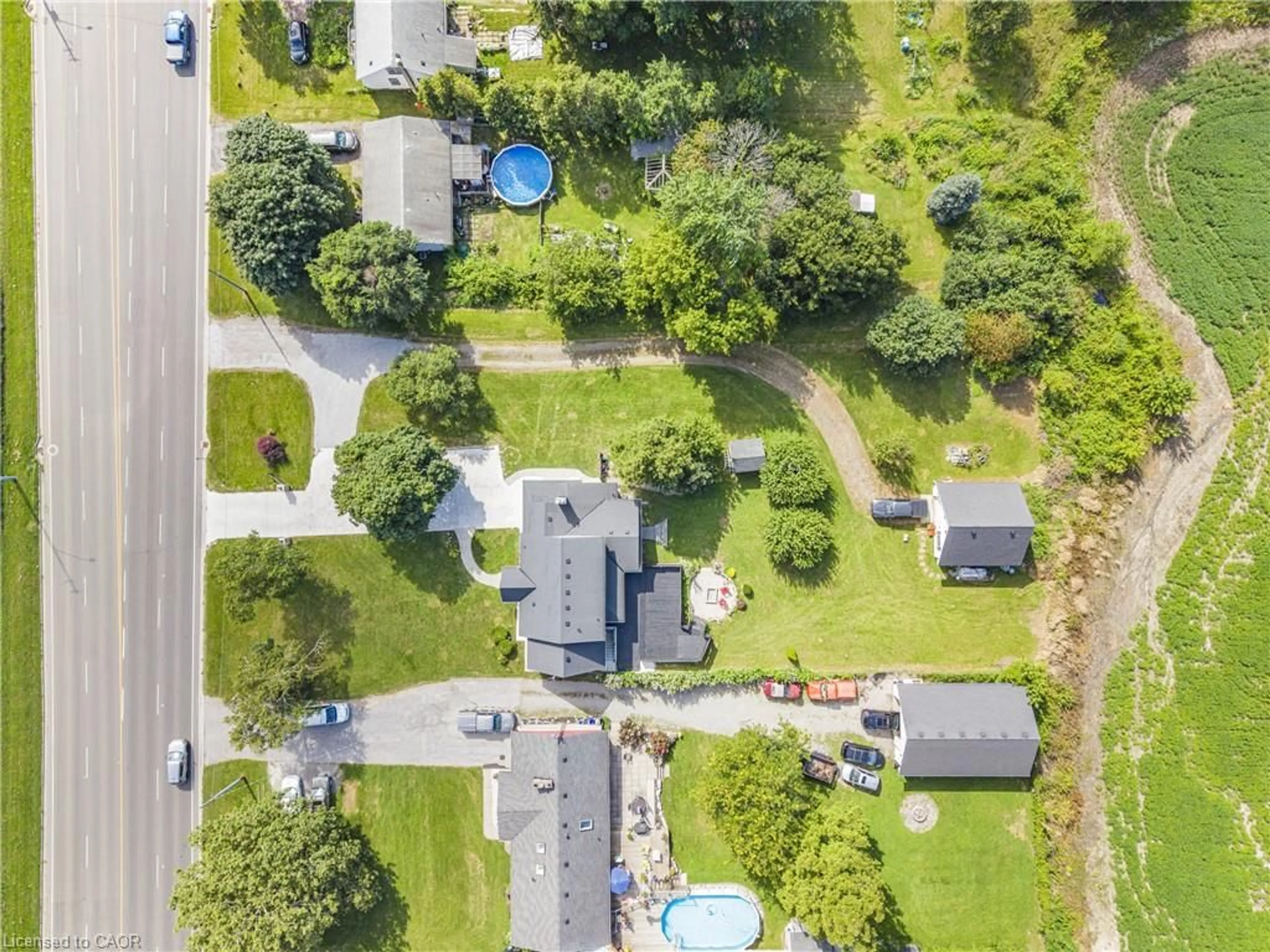 A pic from outside/outdoor area/front of a property/back of a property/a pic from drone, street for 8793 Thorold Stone Rd, Niagara Falls Ontario L2H 0V9