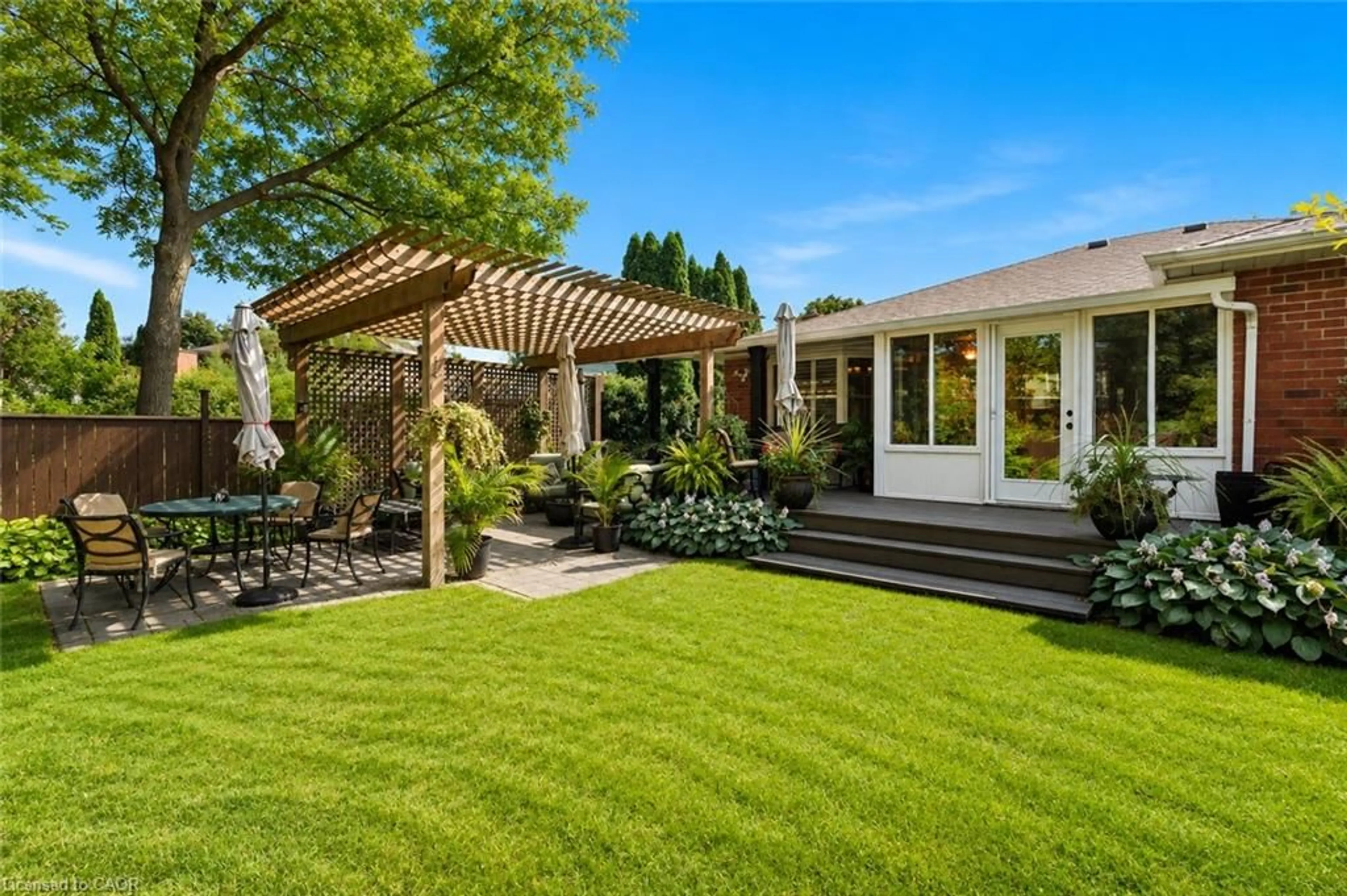 Patio, street for 54 The Promenade St, Niagara-on-the-Lake Ontario L0S 1J0