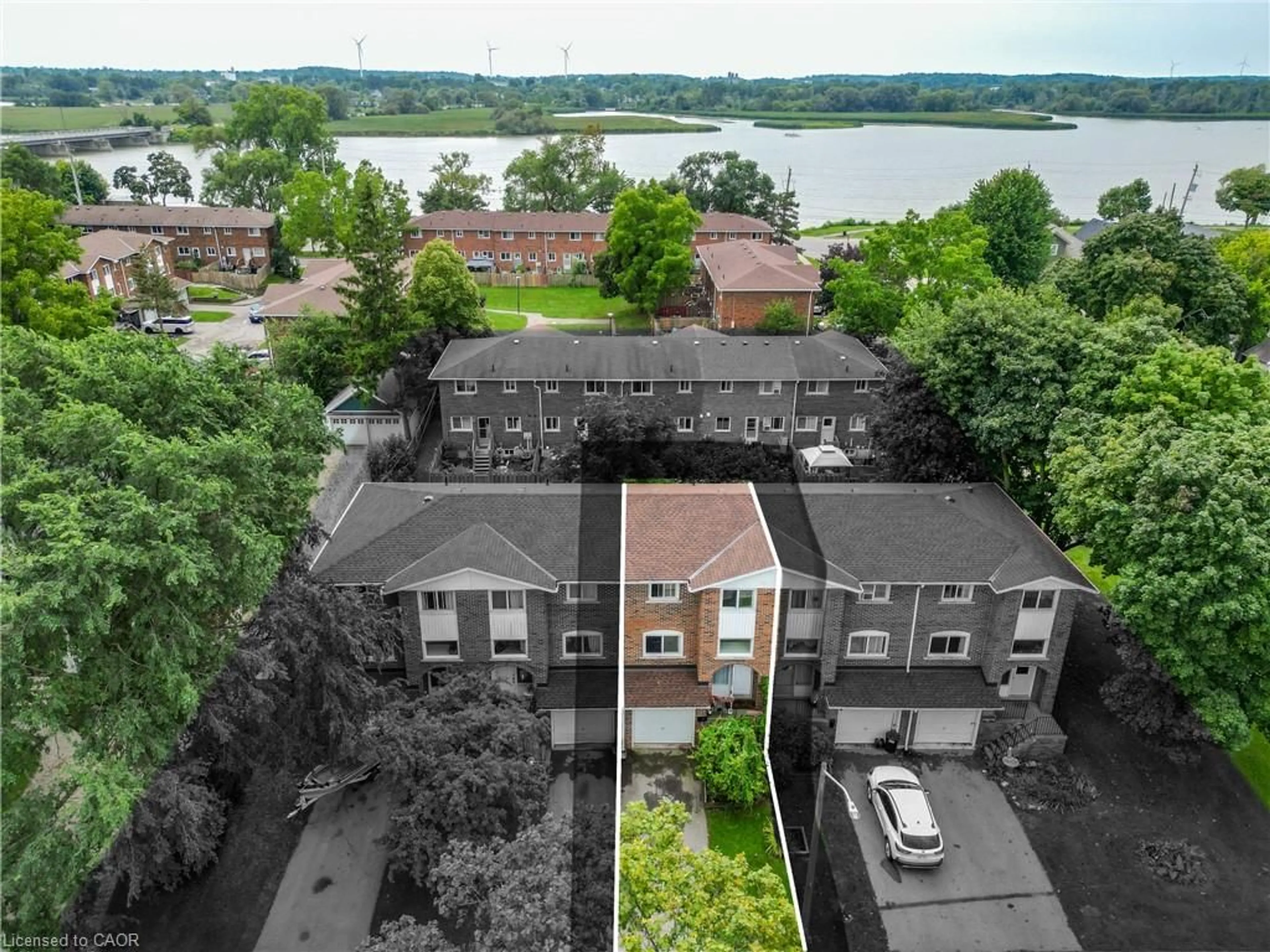 A pic from outside/outdoor area/front of a property/back of a property/a pic from drone, city buildings view from balcony for 132 Lock St #3, Dunnville Ontario N1A 1T9