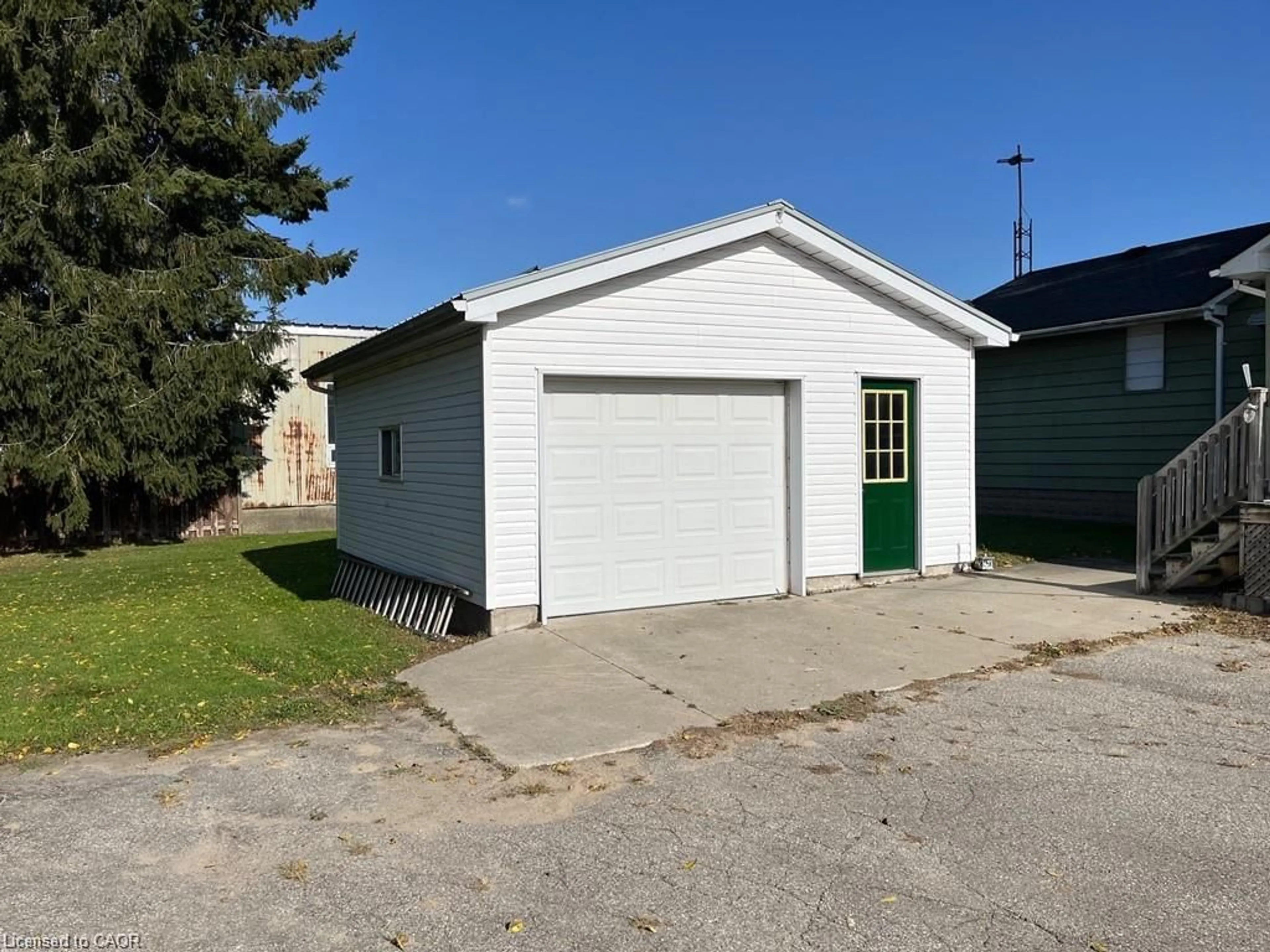 Indoor garage for 1-5 Priddle Dr, Langton Ontario N0E 1G0