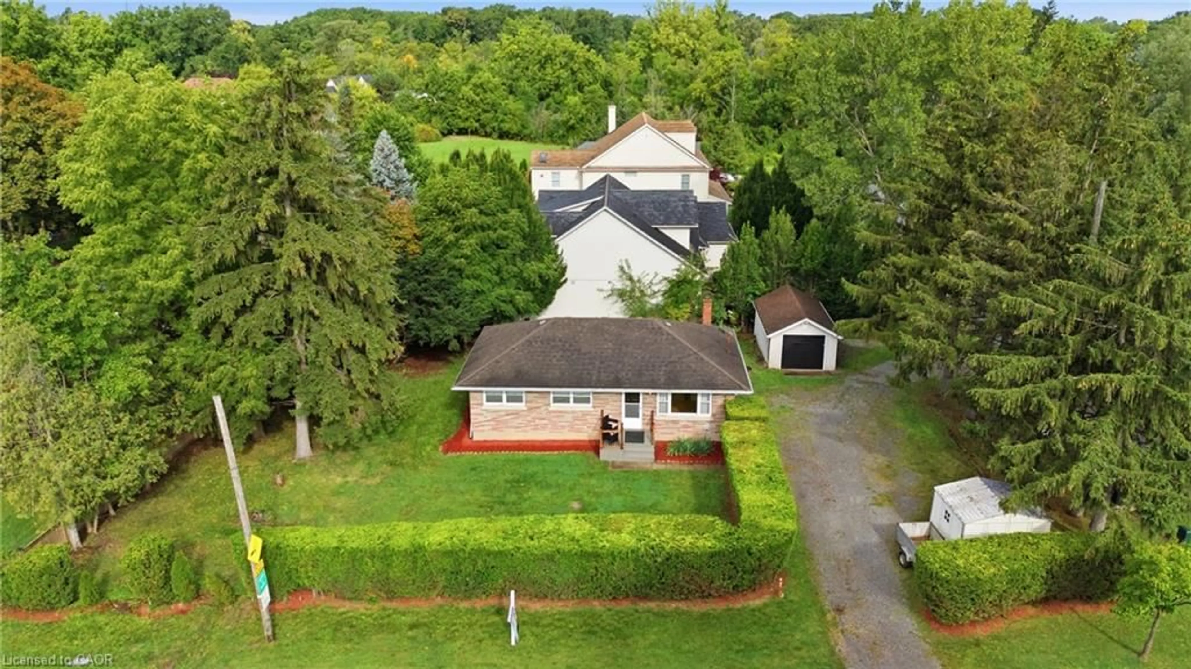 A pic from outside/outdoor area/front of a property/back of a property/a pic from drone, unknown for 557 Mississauga St, Niagara-on-the-Lake Ontario L0S 1J0