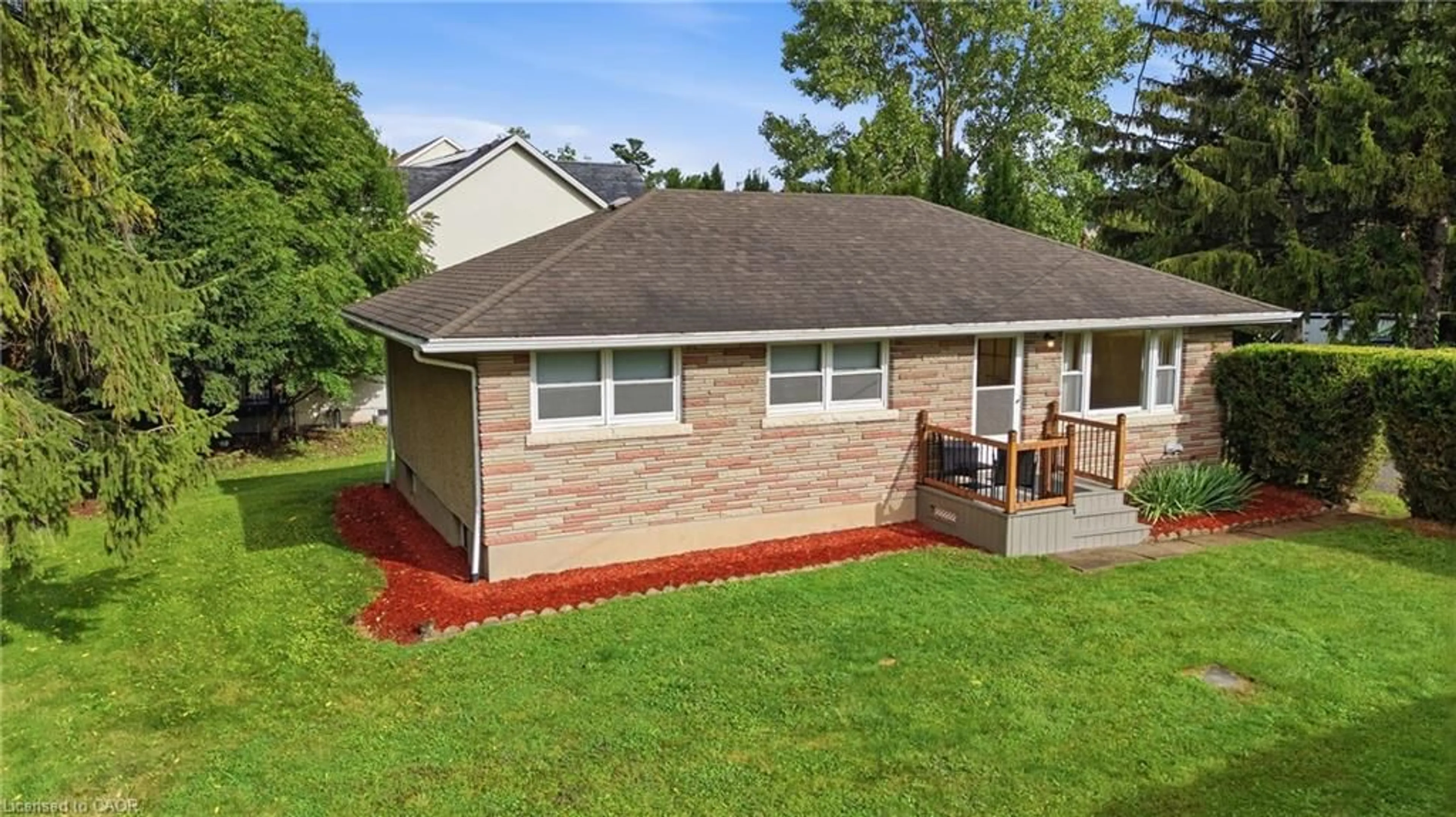 Home with brick exterior material, street for 557 Mississauga St, Niagara-on-the-Lake Ontario L0S 1J0