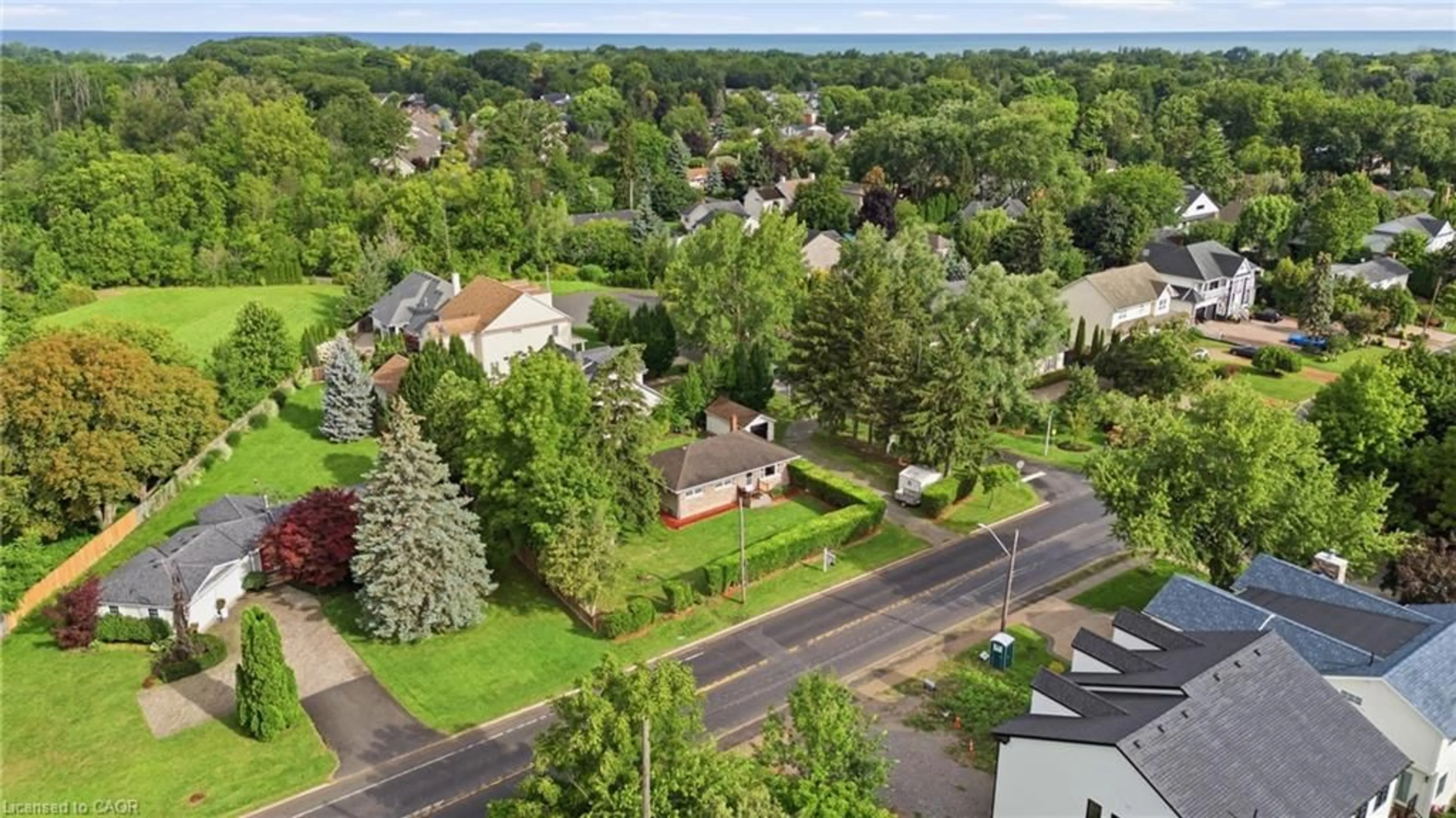 A pic from outside/outdoor area/front of a property/back of a property/a pic from drone, street for 557 Mississauga St, Niagara-on-the-Lake Ontario L0S 1J0