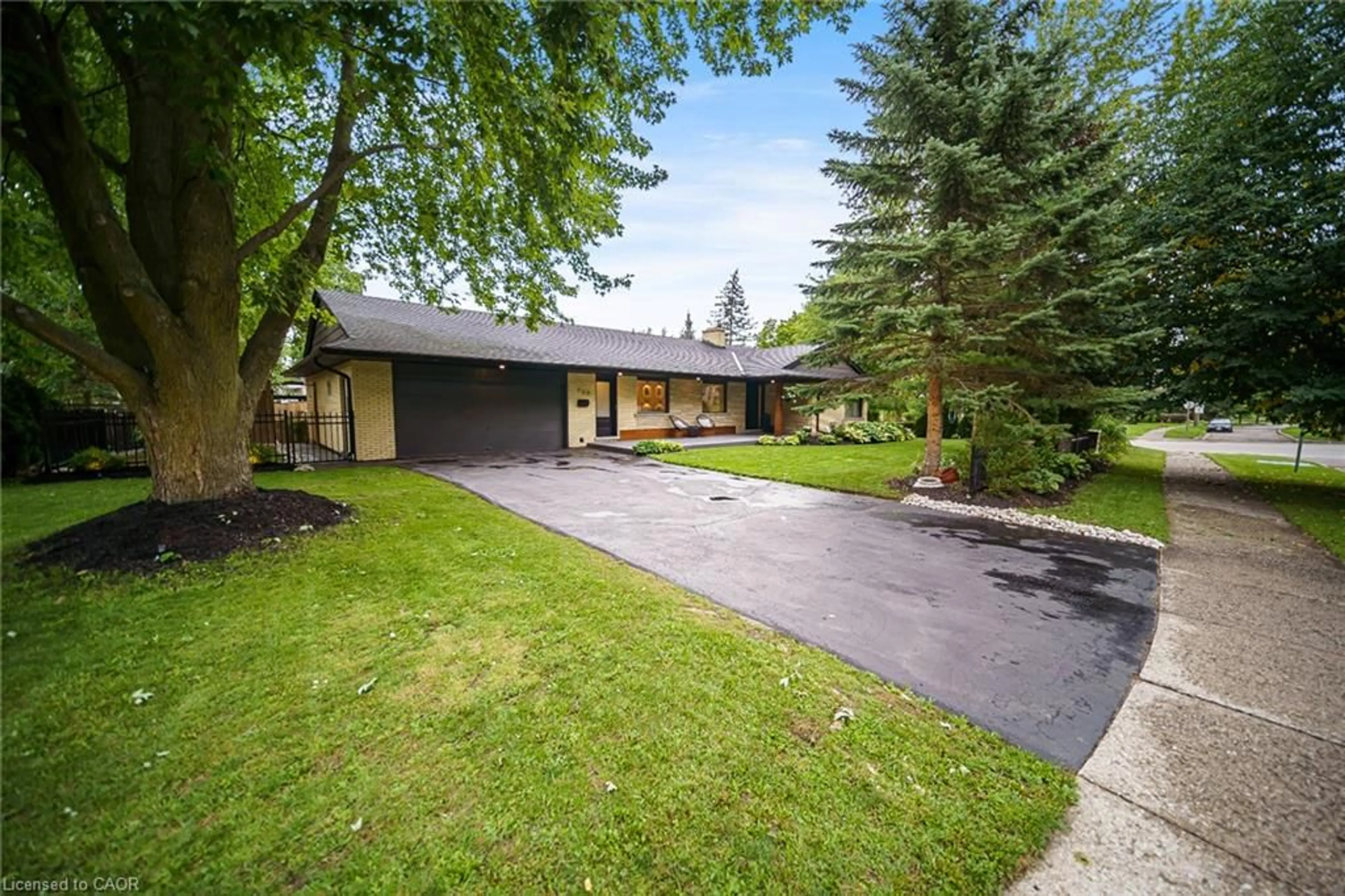 Patio, street for 220 Claremont Ave, Kitchener Ontario N2M 2R1
