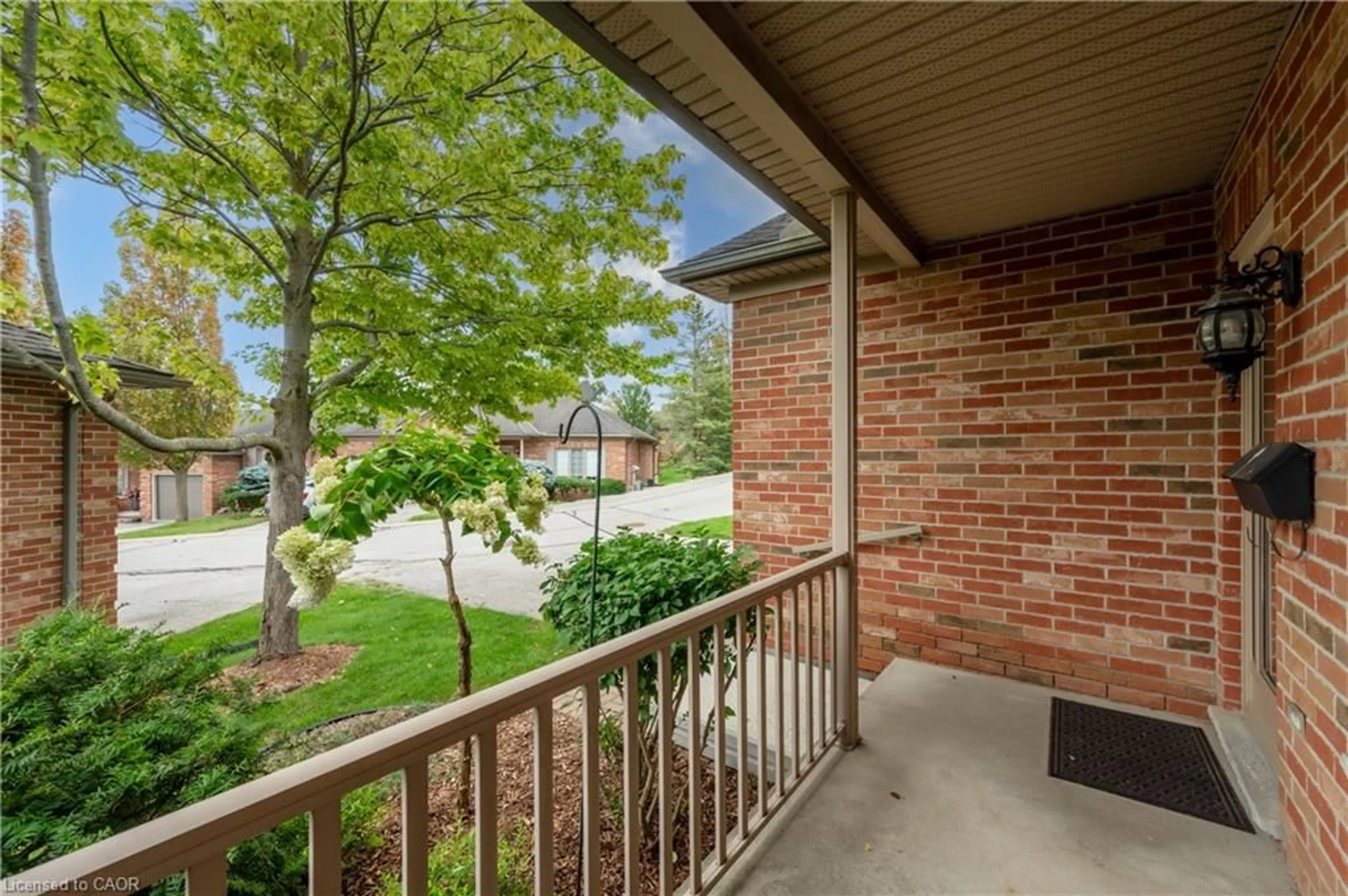 Patio, street for 473 Nova Scotia Crt #4, Woodstock Ontario N4S 8Z2