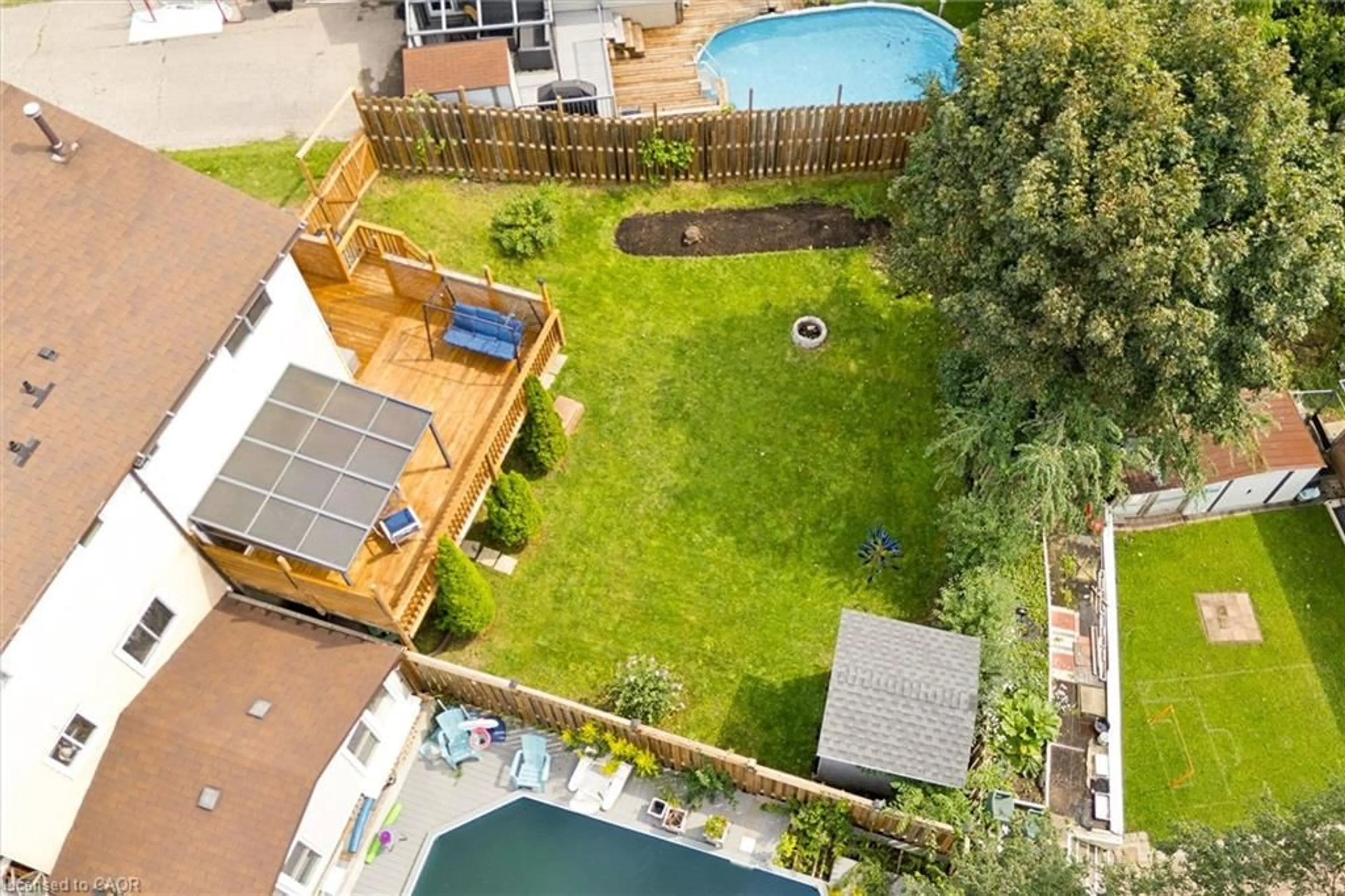 A pic from outside/outdoor area/front of a property/back of a property/a pic from drone, unknown for 76 Cluthe Cres, Kitchener Ontario N2P 1M8