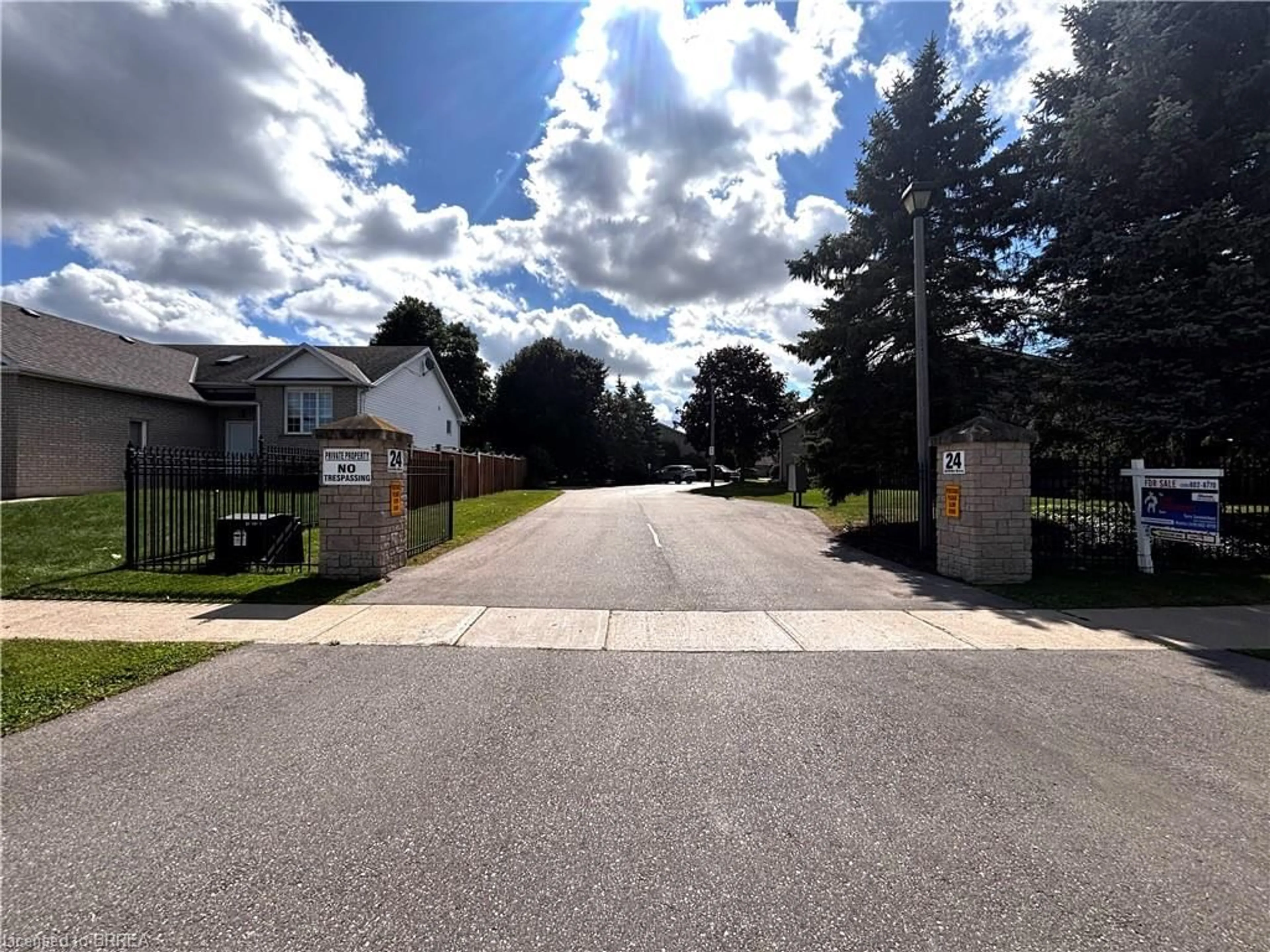 A pic from outside/outdoor area/front of a property/back of a property/a pic from drone, street for 24 Griffiths Dr #23, Paris Ontario N3L 4C5
