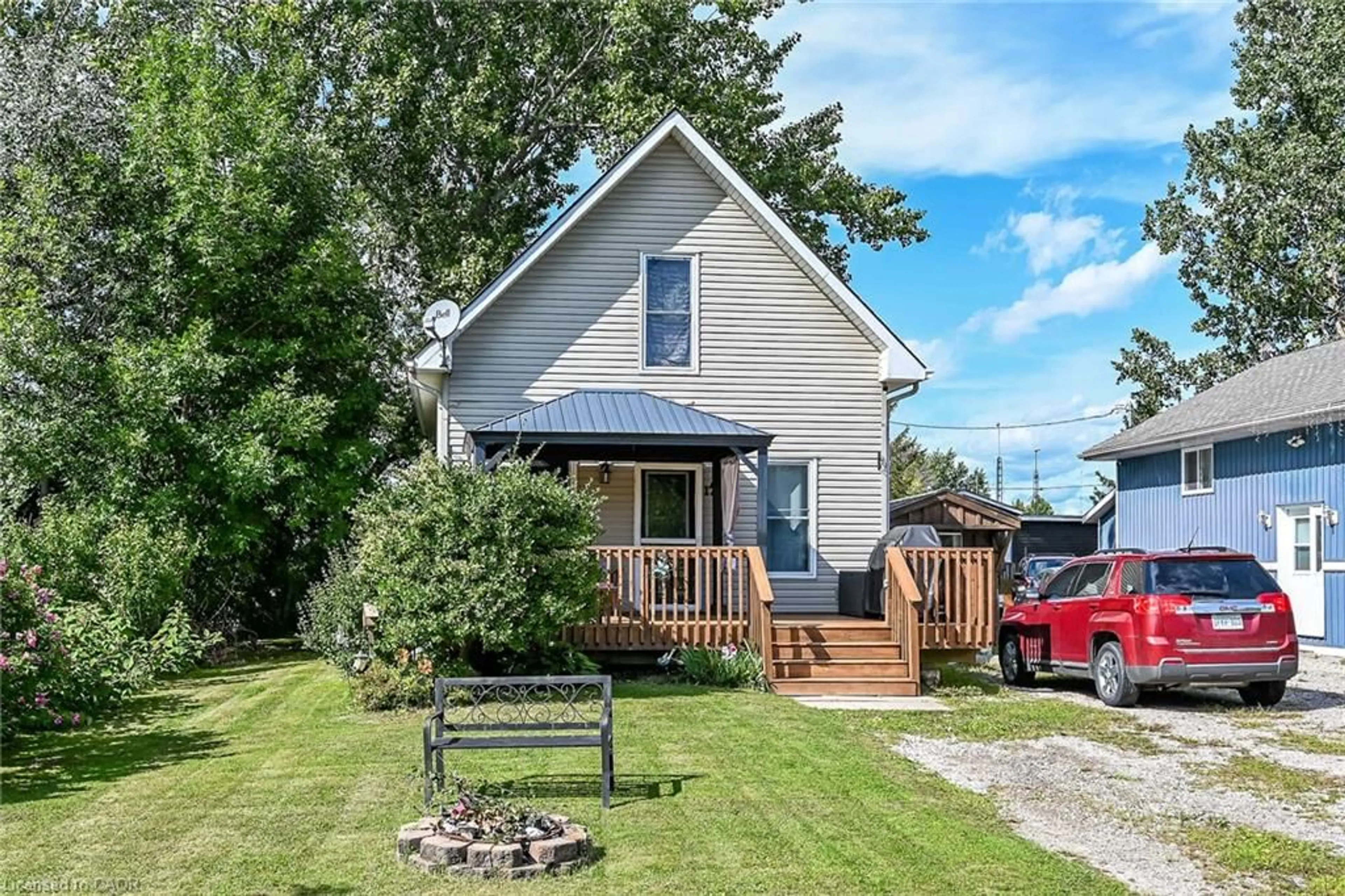 A pic from outside/outdoor area/front of a property/back of a property/a pic from drone, street for 17 Semmens St, Peacock Point Ontario N0A 1L0