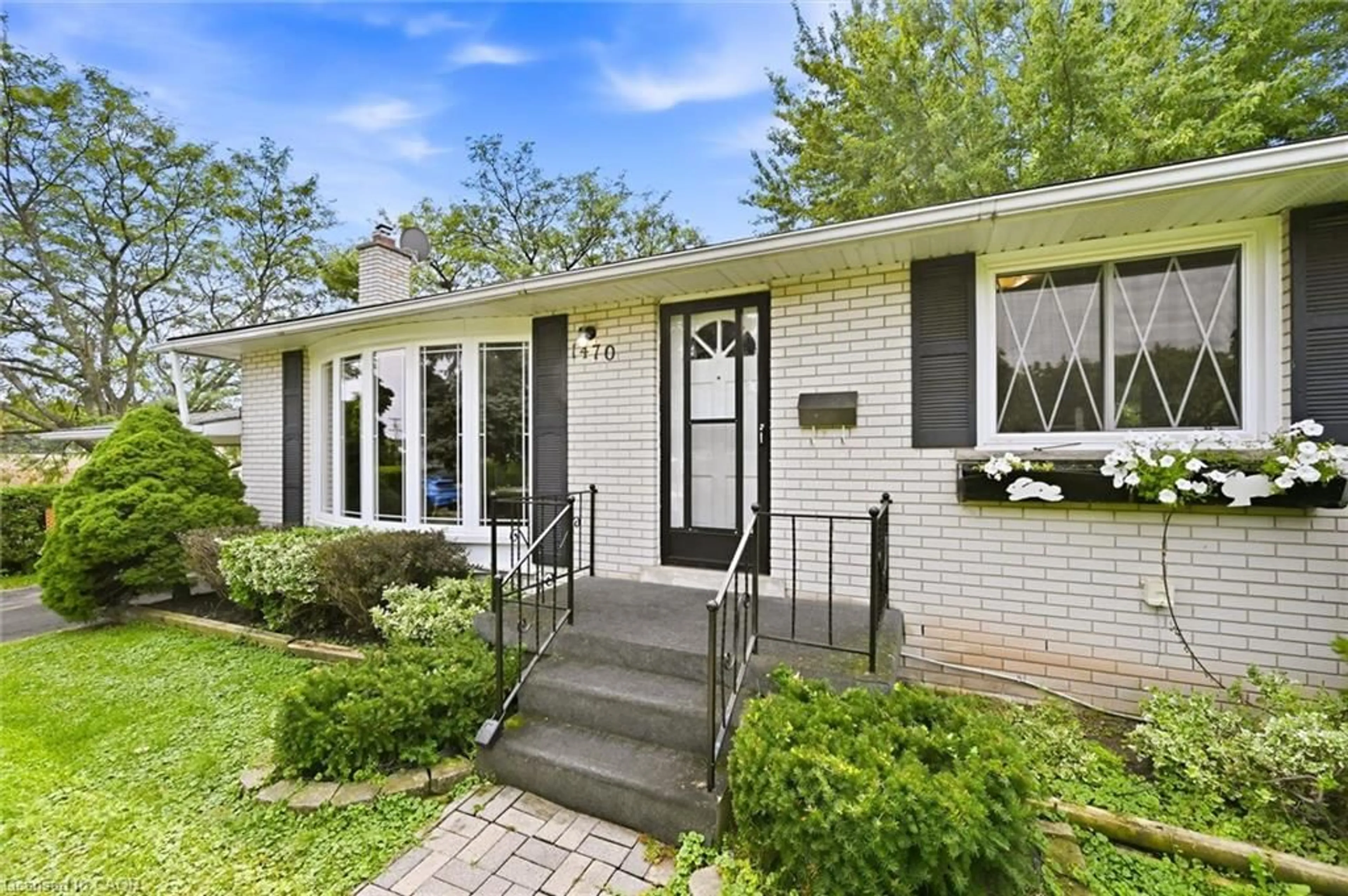 Home with brick exterior material, street for 1470 Mountain Grove Ave, Burlington Ontario L7P 2H3