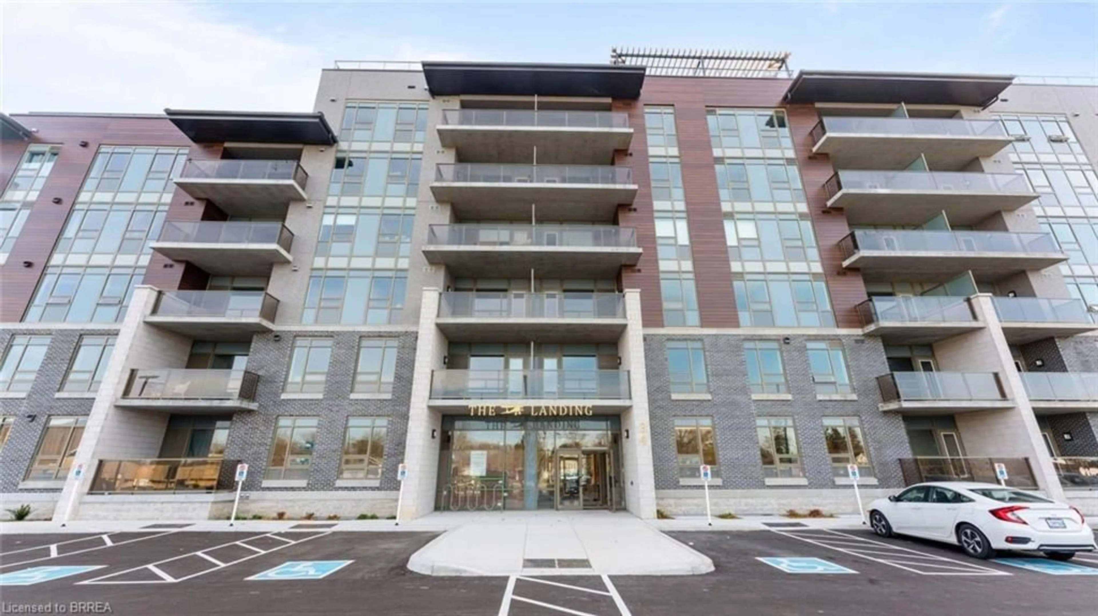 Indoor foyer for 34 Norman St #307, Brantford Ontario N3R 2Y1