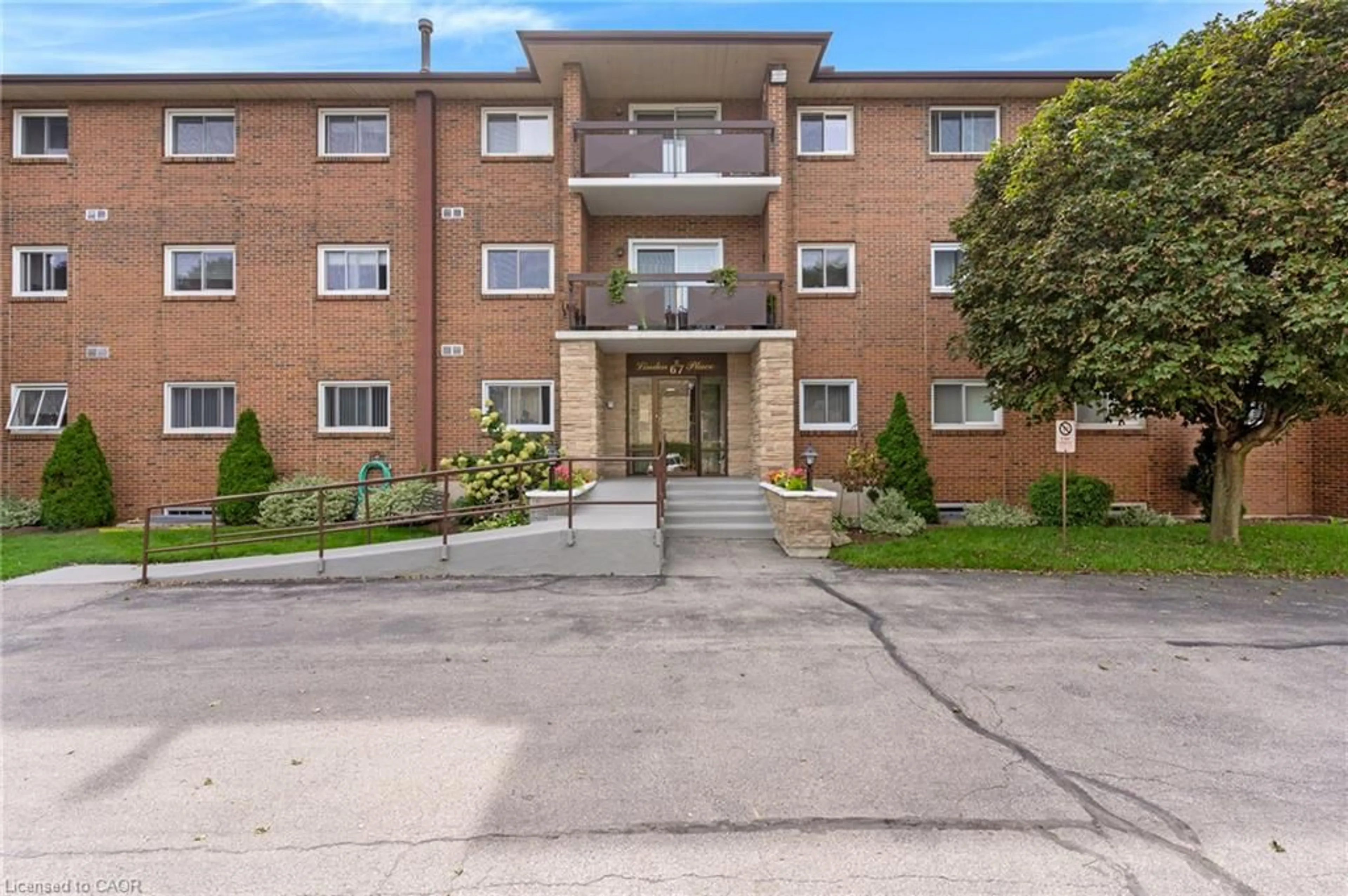 Patio, unknown for 67 Breckenridge Dr #206, Kitchener Ontario N2B 3R8