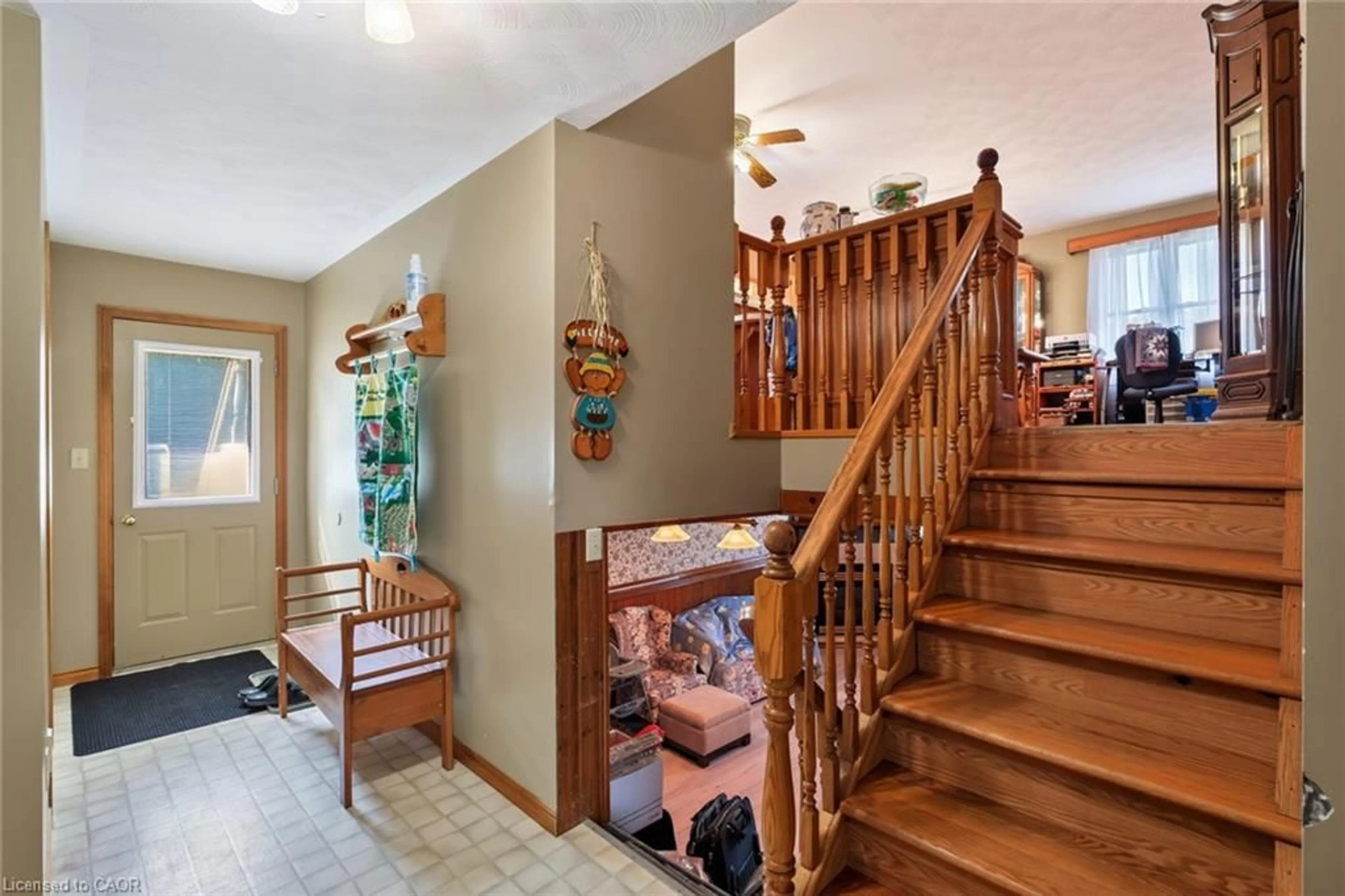 Indoor entryway for 914 Windham Road 11 Rd, Delhi Ontario N4B 2W5