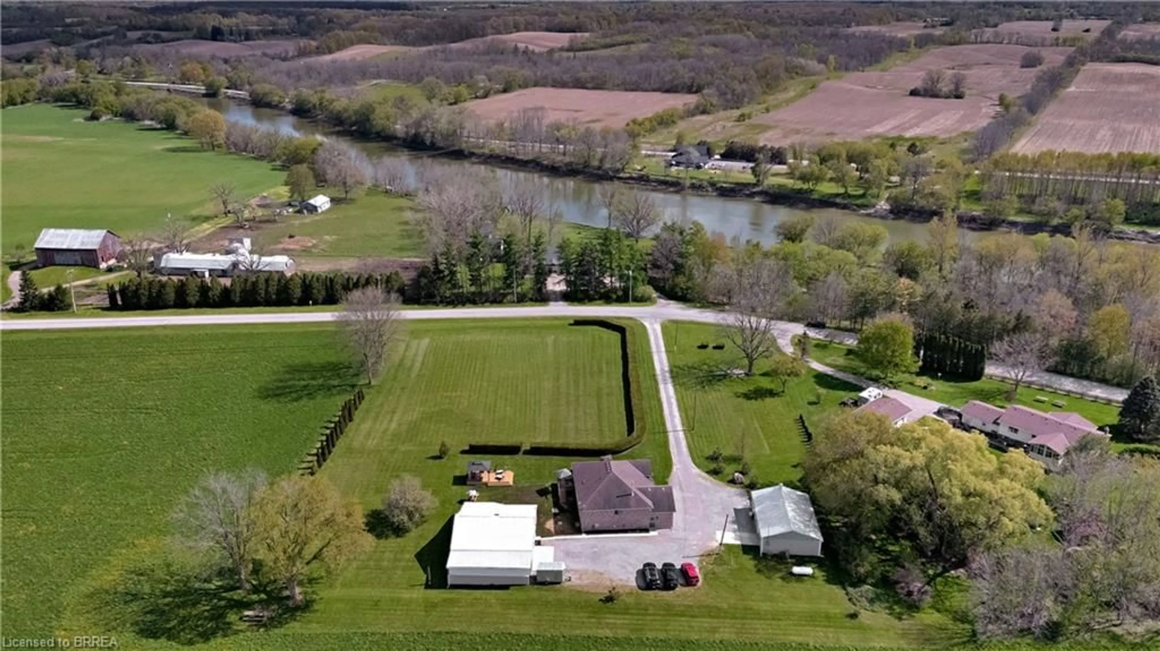 A pic from outside/outdoor area/front of a property/back of a property/a pic from drone, water/lake/river/ocean view for 228 Salt Springs Church Rd, Brantford Ontario N3T 5L9