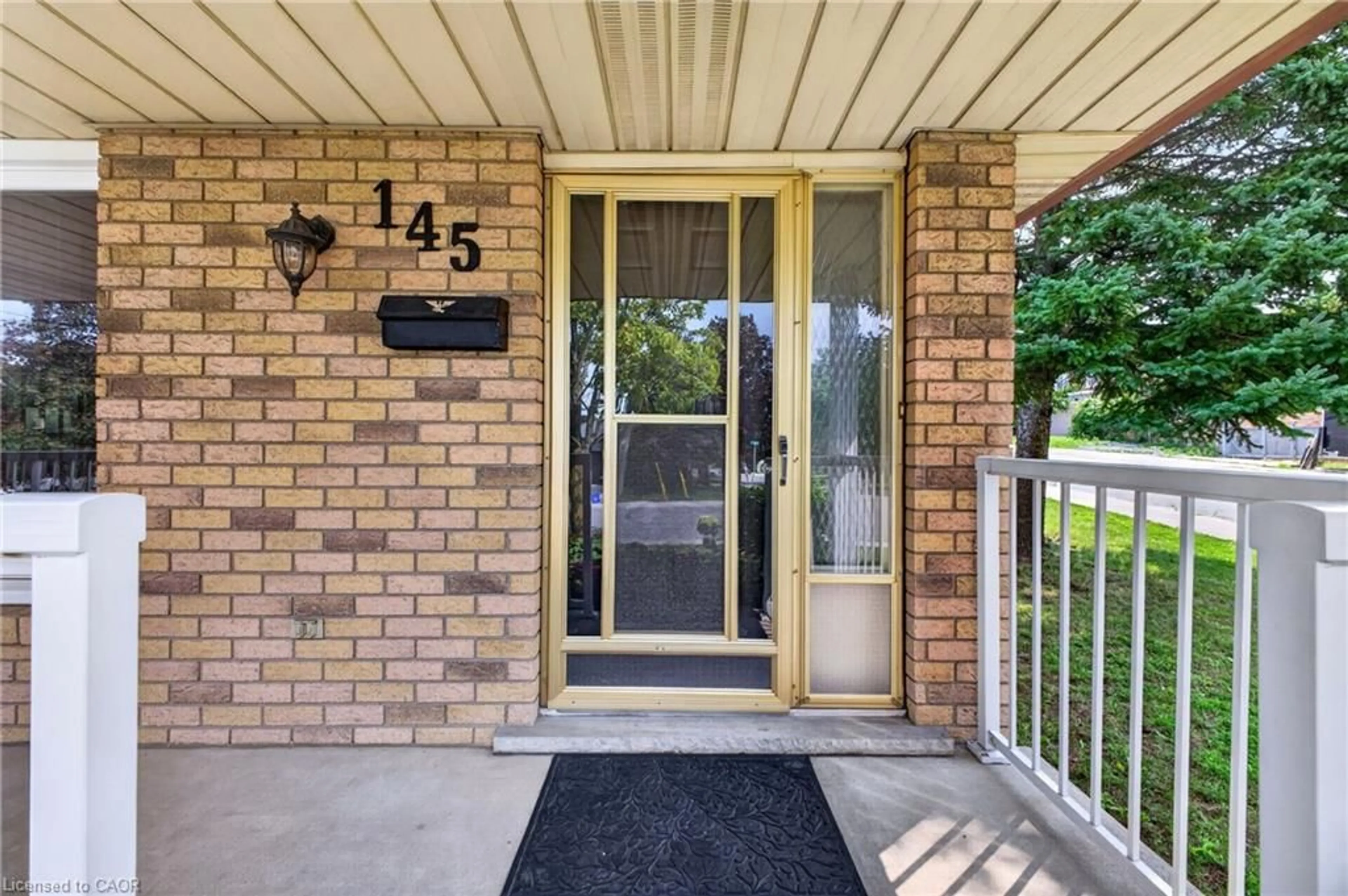 Indoor entryway for 145 Adis Ave, Hamilton Ontario L9C 6T9