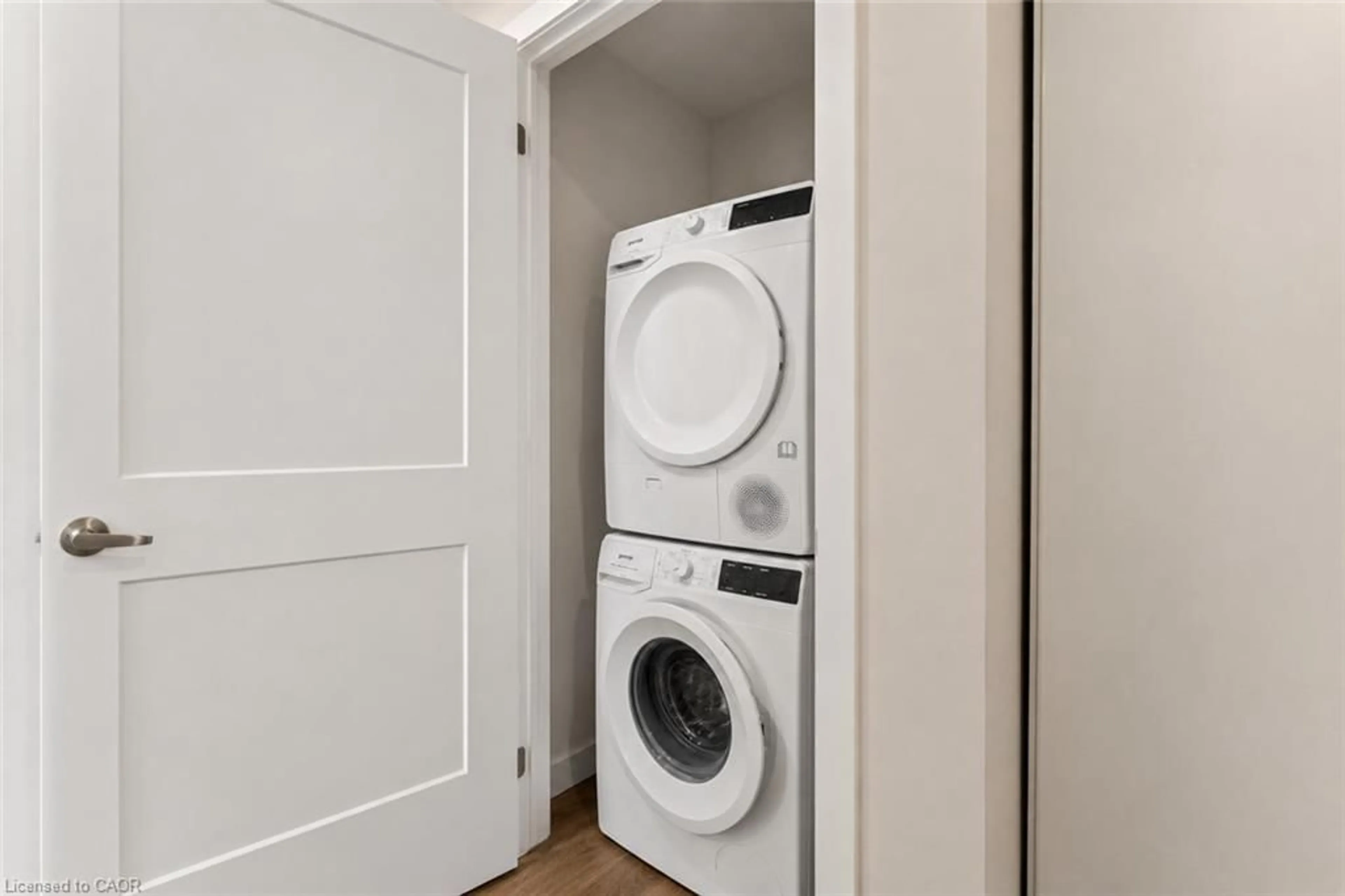 Laundry room for 15 Queen St #1111, Hamilton Ontario L8P 3R4