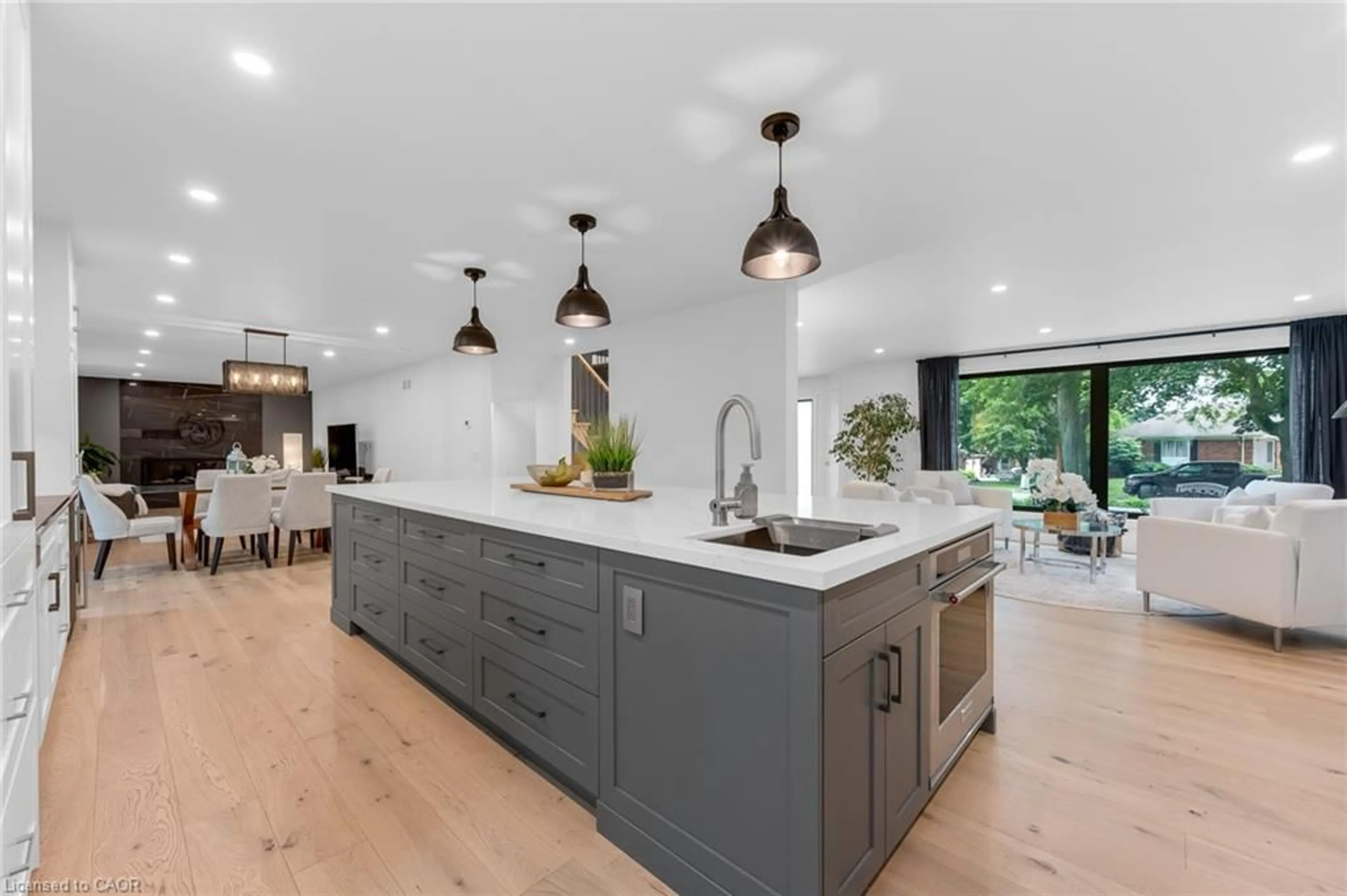 Open concept kitchen, unknown for 16 Whitehall Gate, Fonthill Ontario L3E 0C6